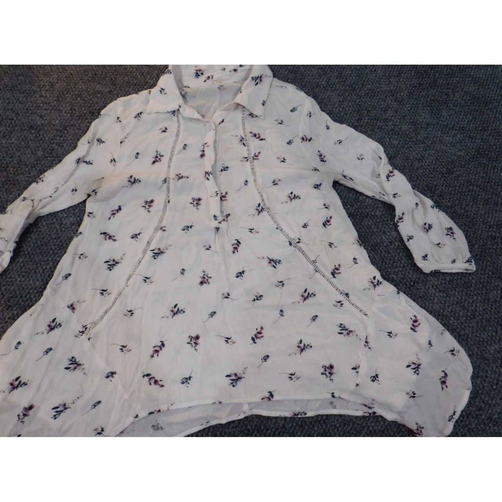 Vintage En Creme Blouse Shirt Womens Small White Floral Crew Neck Button Pullover Long Sleeve Casual Regular Rayon Ruffle Classic 90s? Size S / US 4 / IT 40 - 2 Thumbnail