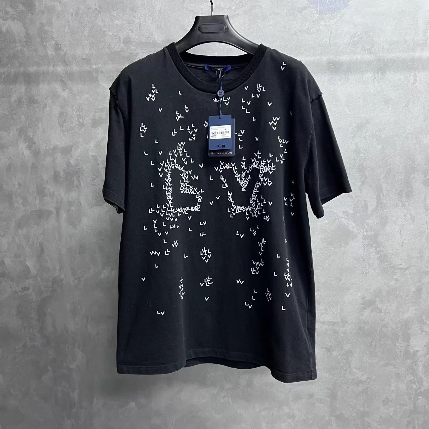 Louis Vuitton Louis Vuitton Black Logo Embroidered Short-Sleeve Tee XL Size US XL / EU 56 / 4 - 1 Thumbnail