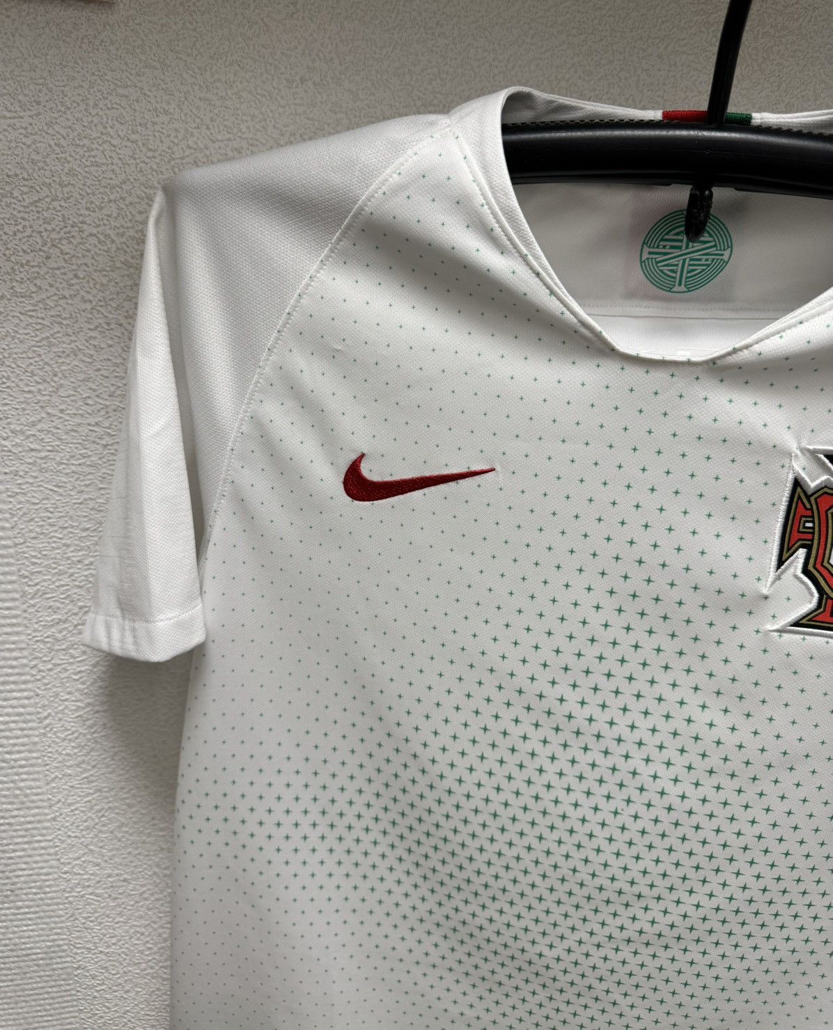Nike Nike Portugal soccer jersey Away 2018/2019 M sz Size US M / EU 48-50 / 2 - 2 Thumbnail