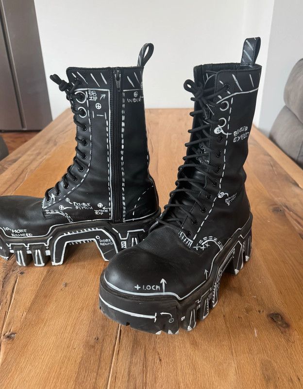 Balenciaga balenciaga graffiti bulldozer boots Size US 11 / EU 44 - 2 Thumbnail