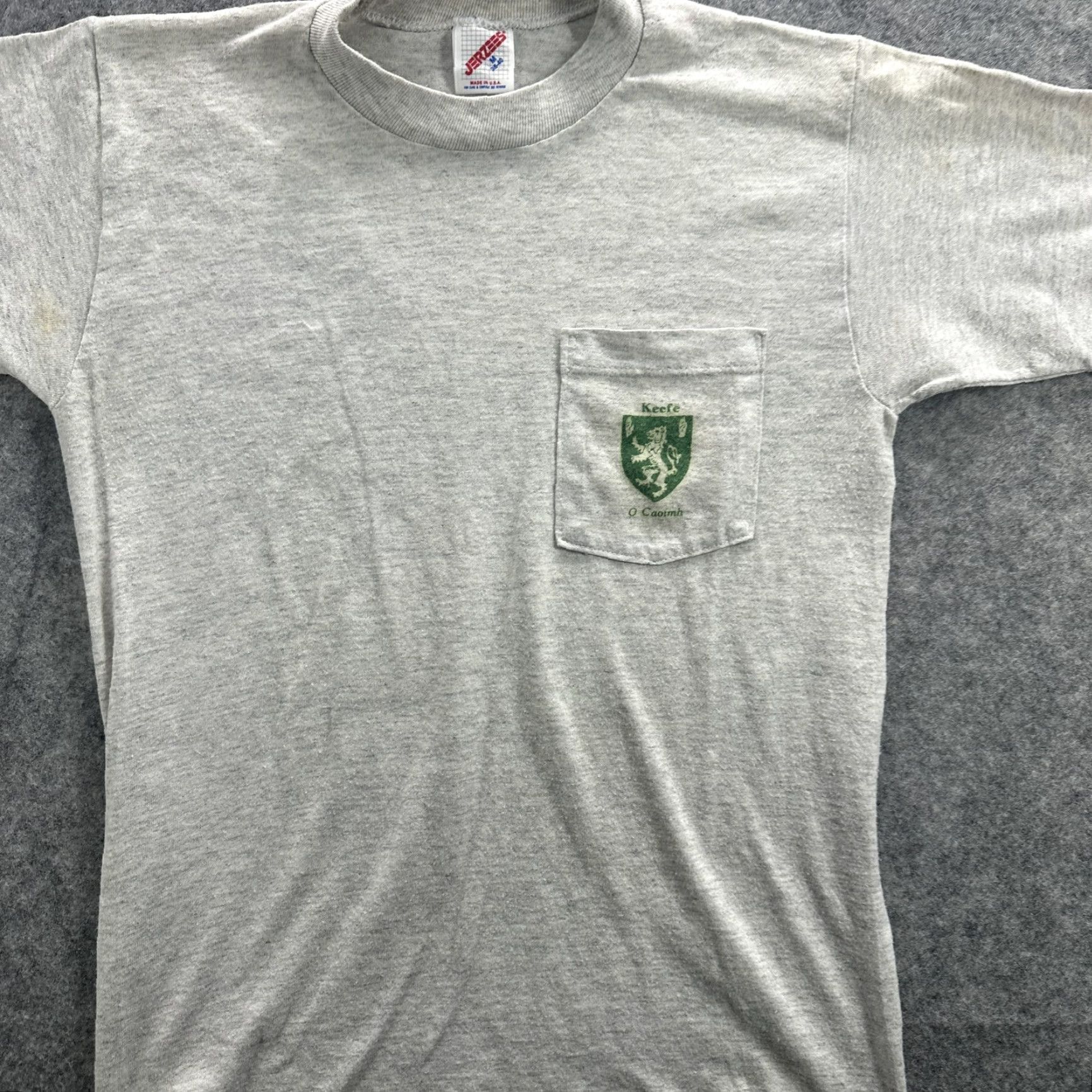 Jerzees VINTAGE Jerzees Shirt Mens Medium Gray Keefe O Caoimh Irish Crest Pocket Tee 90s Size US M / EU 48-50 / 2 - 3 Thumbnail