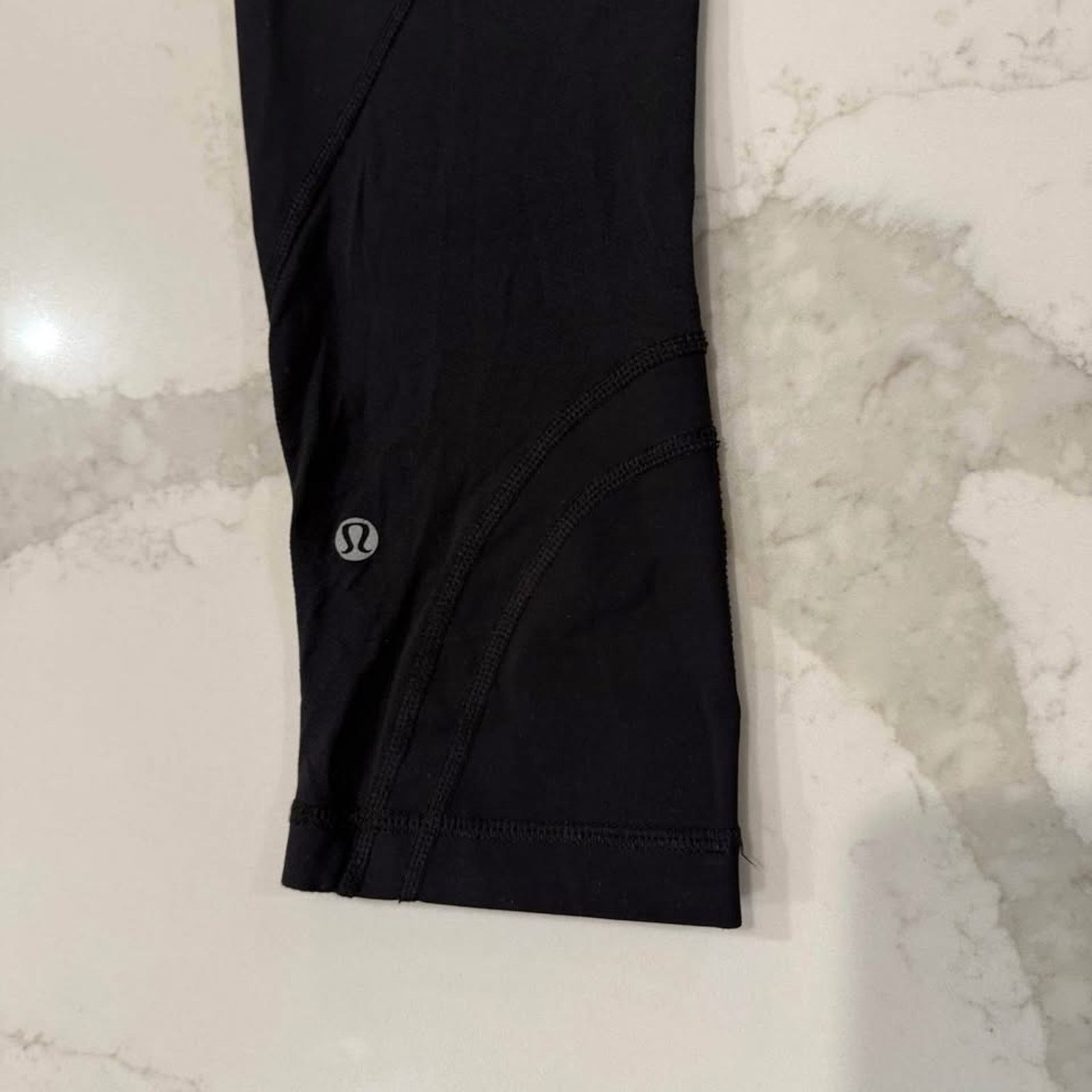 Lululemon Lululemon Cropped Leggings Black Mid Rise Women’s Size 6 Size 28" / US 6 / IT 42 - 7 Thumbnail