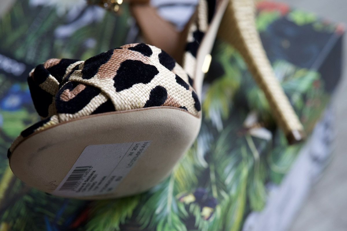Dolce & Gabbana Dolce & Gabbana pump in perfect condition. Orig. price $870 Size US 7.5 / IT 37.5 - 7 Thumbnail