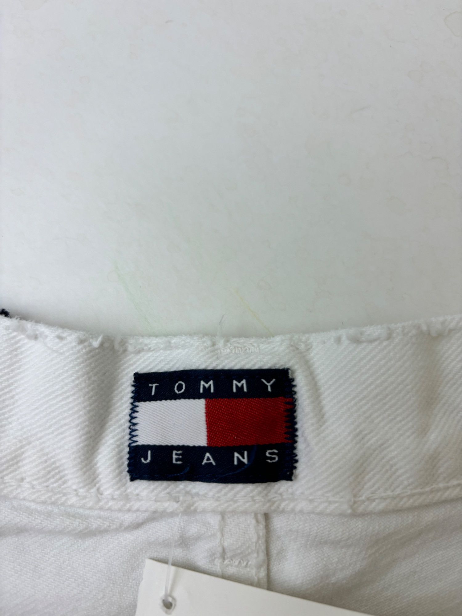 Tommy Hilfiger 32" Tommy Hilfiger White Shorts Size US 32 / EU 48 - 3 Thumbnail