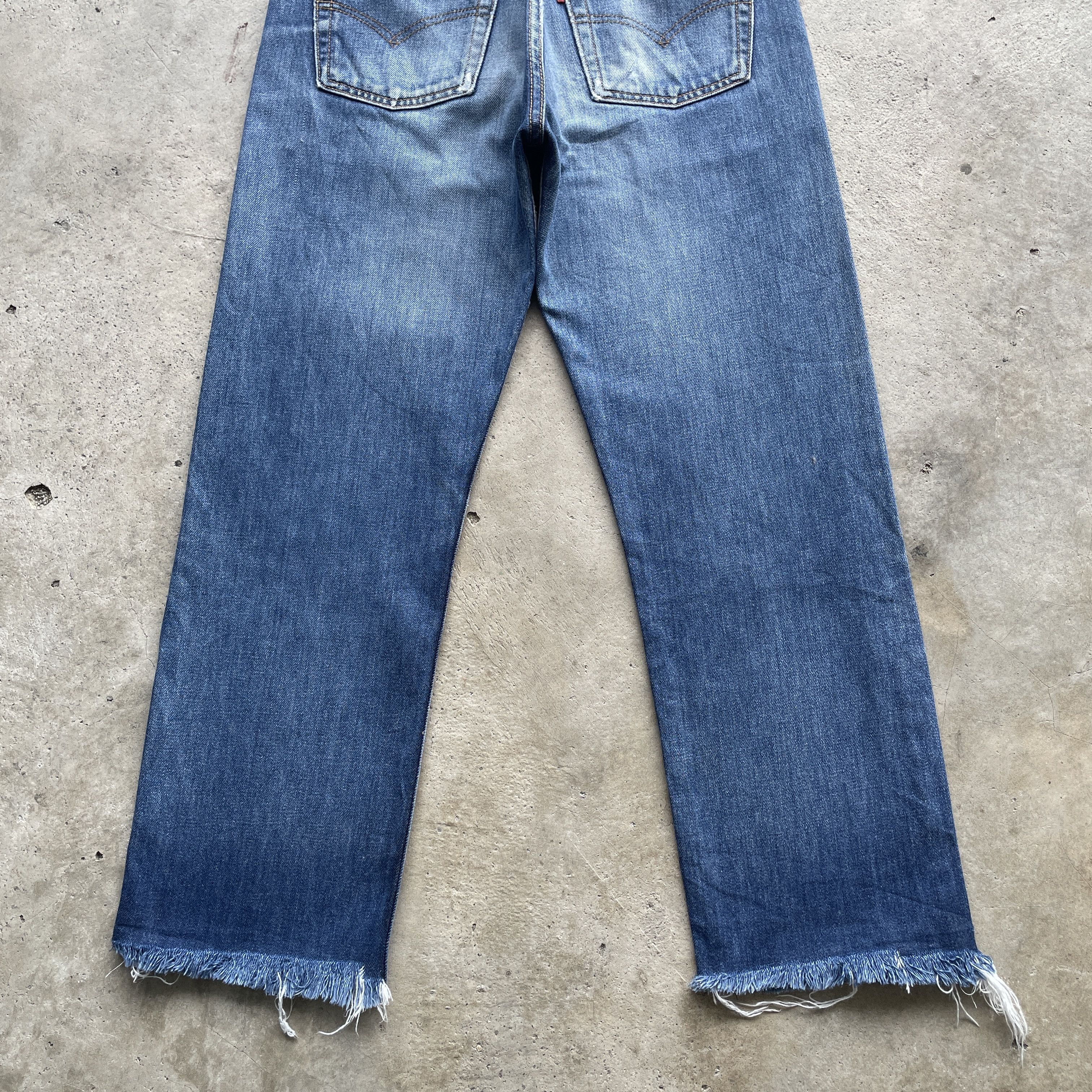 Levi's VINTAGE LEVI’S 501 RELEASE HEM DISTRESSED FADED JEANS PANTS Size US 28 / EU 44 - 12 Thumbnail