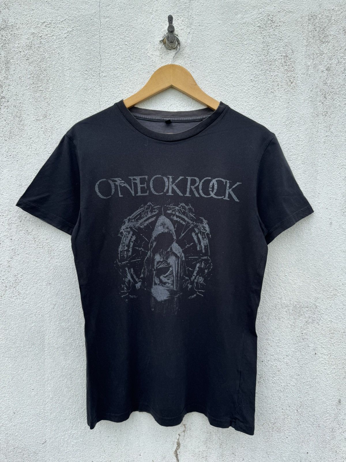 Japanese Brand One Ok Rock “Who are you, Who are we” Tour Shirt Size US L / EU 52-54 / 3 - 1 Thumbnail