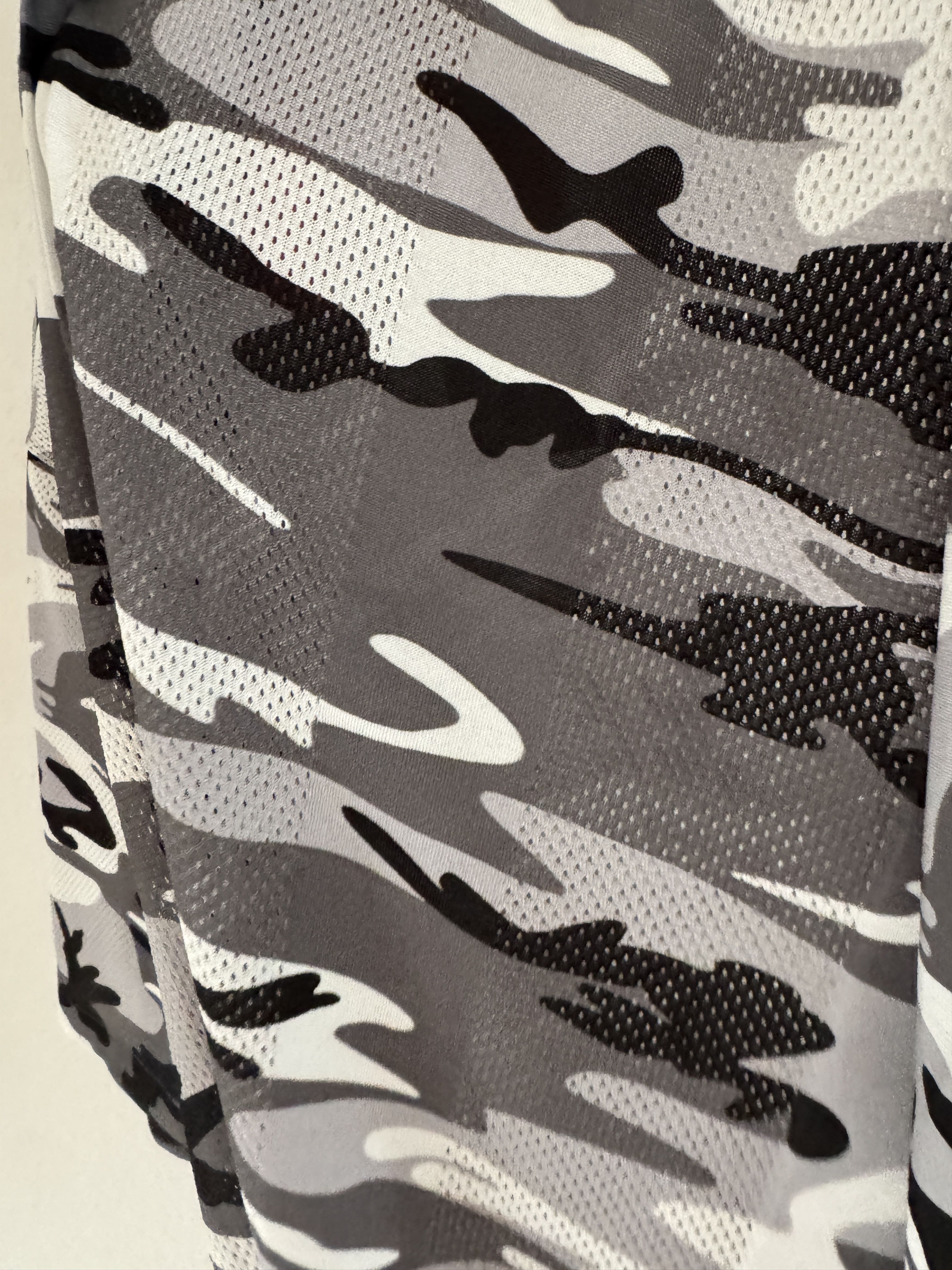 Balenciaga Oversized Camo Mesh Vacation Shirt Size US XL / EU 56 / 4 - 5 Thumbnail