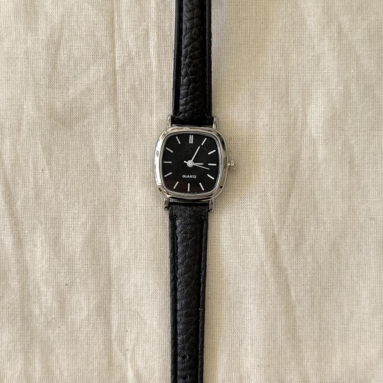 Vintage y2k classy black with silver leather luxury quartz watch Size ONE SIZE - 3 Thumbnail