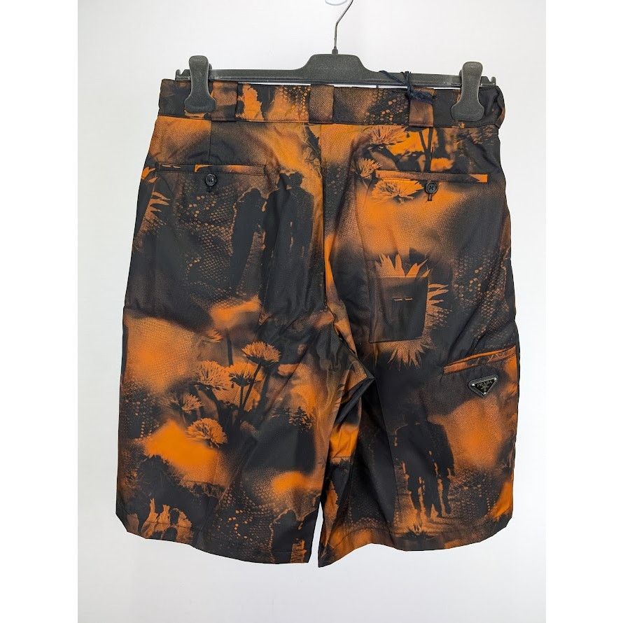Prada o1rshd1 Re-Nylon Human Pantalone Shorts in Arancio Size US 32 / EU 48 - 1 Thumbnail