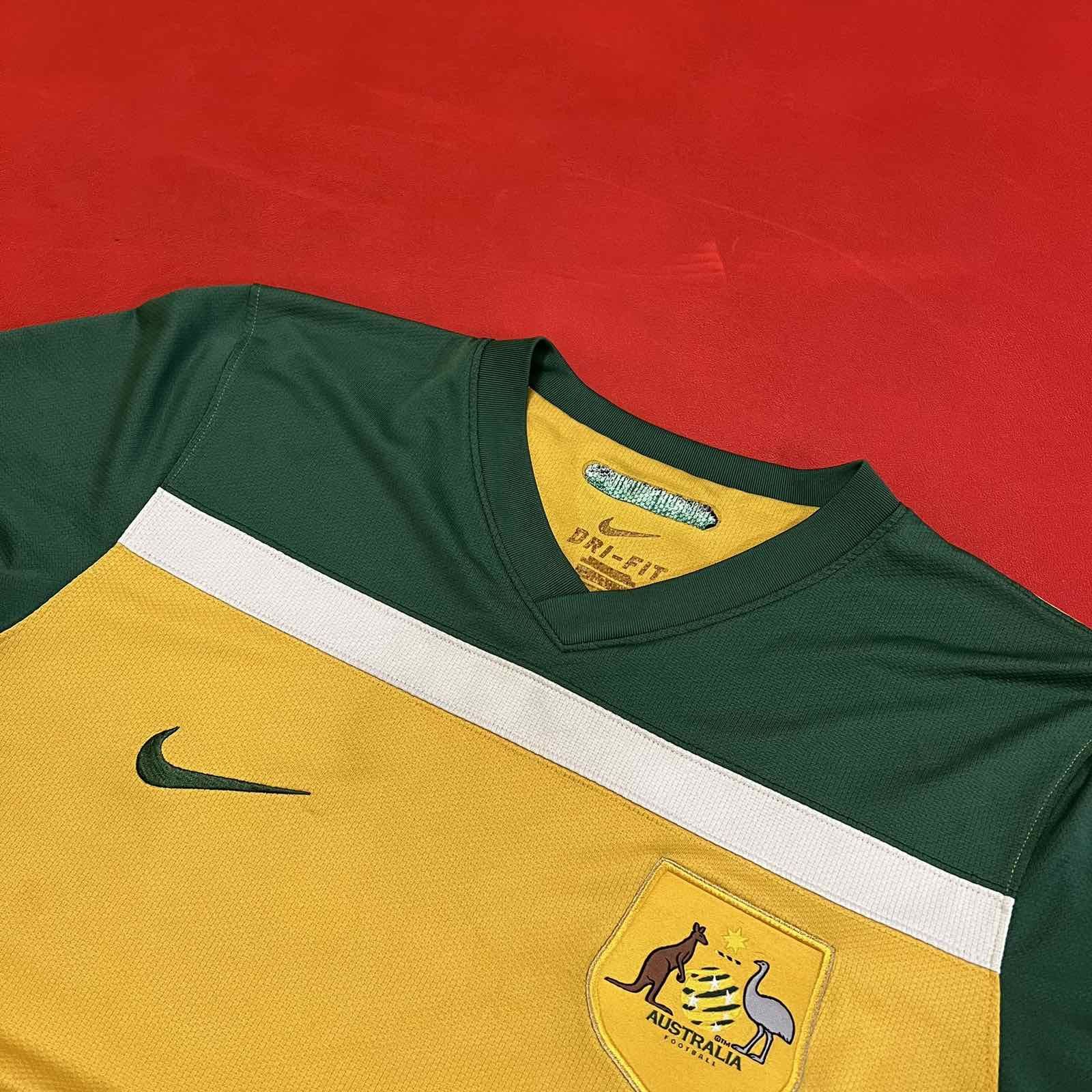 Nike Australia soccer football shirt Nike jersey 2010 2011 home Size US L / EU 52-54 / 3 - 4 Thumbnail