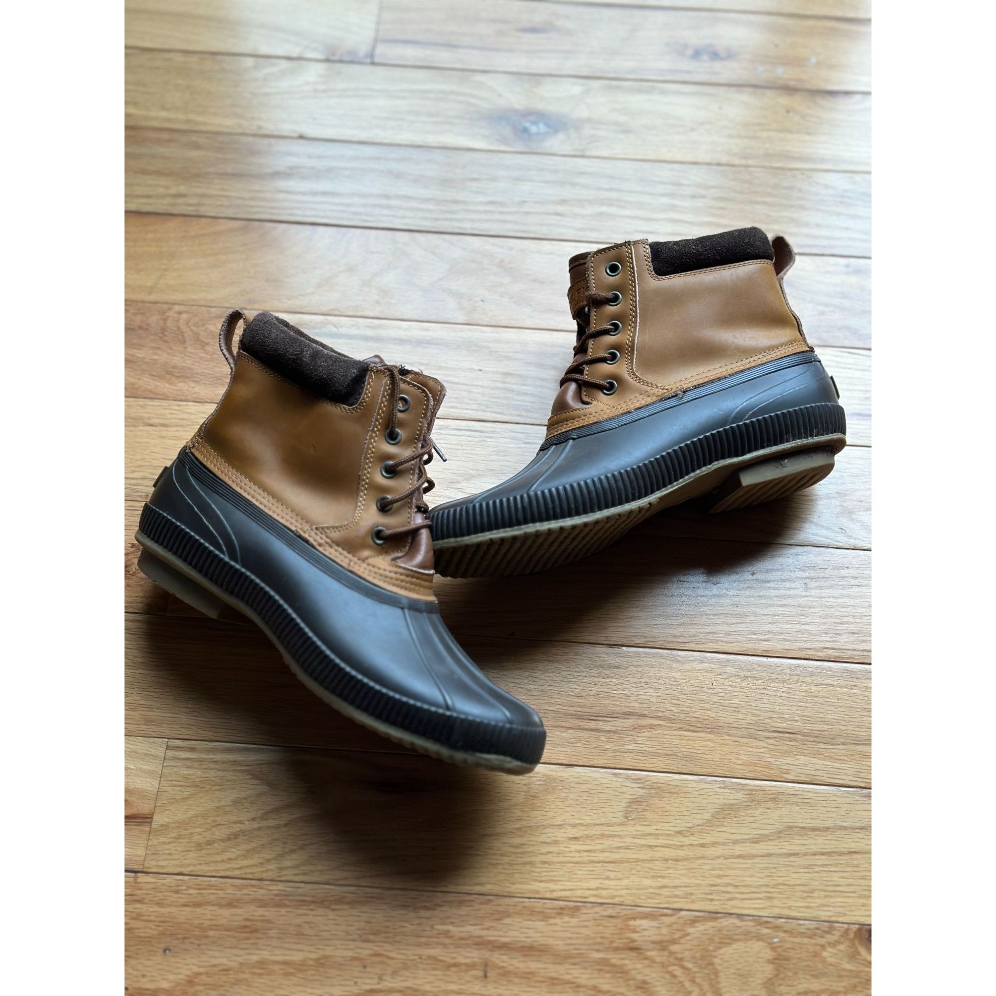Tommy Hilfiger TOMMY HILFiGER CLASSIC BEAN BOOTS || BROWN & TAN WATERPROOF Size US 11 / EU 44 - 1 Thumbnail