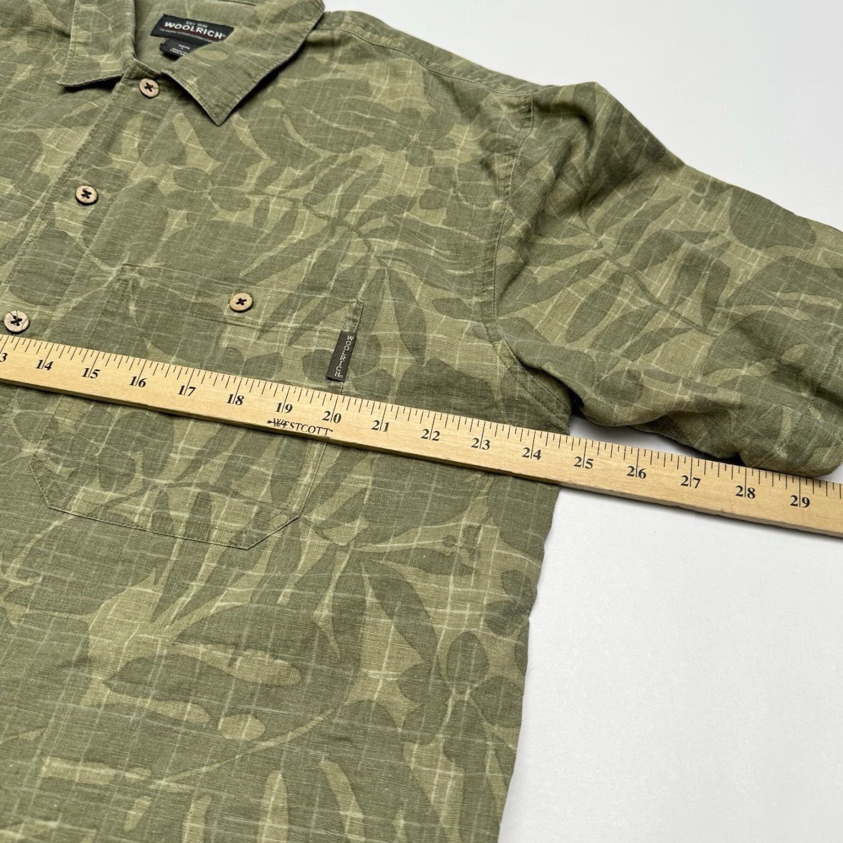 Vintage VINTAGE Woolrich Men's Button-Up Shirt L Green Linen Blend Clover Leaves Floral Short Sleeve Button-Down Collared Crew (if 90s not included) Size US L / EU 52-54 / 3 - 7 Thumbnail