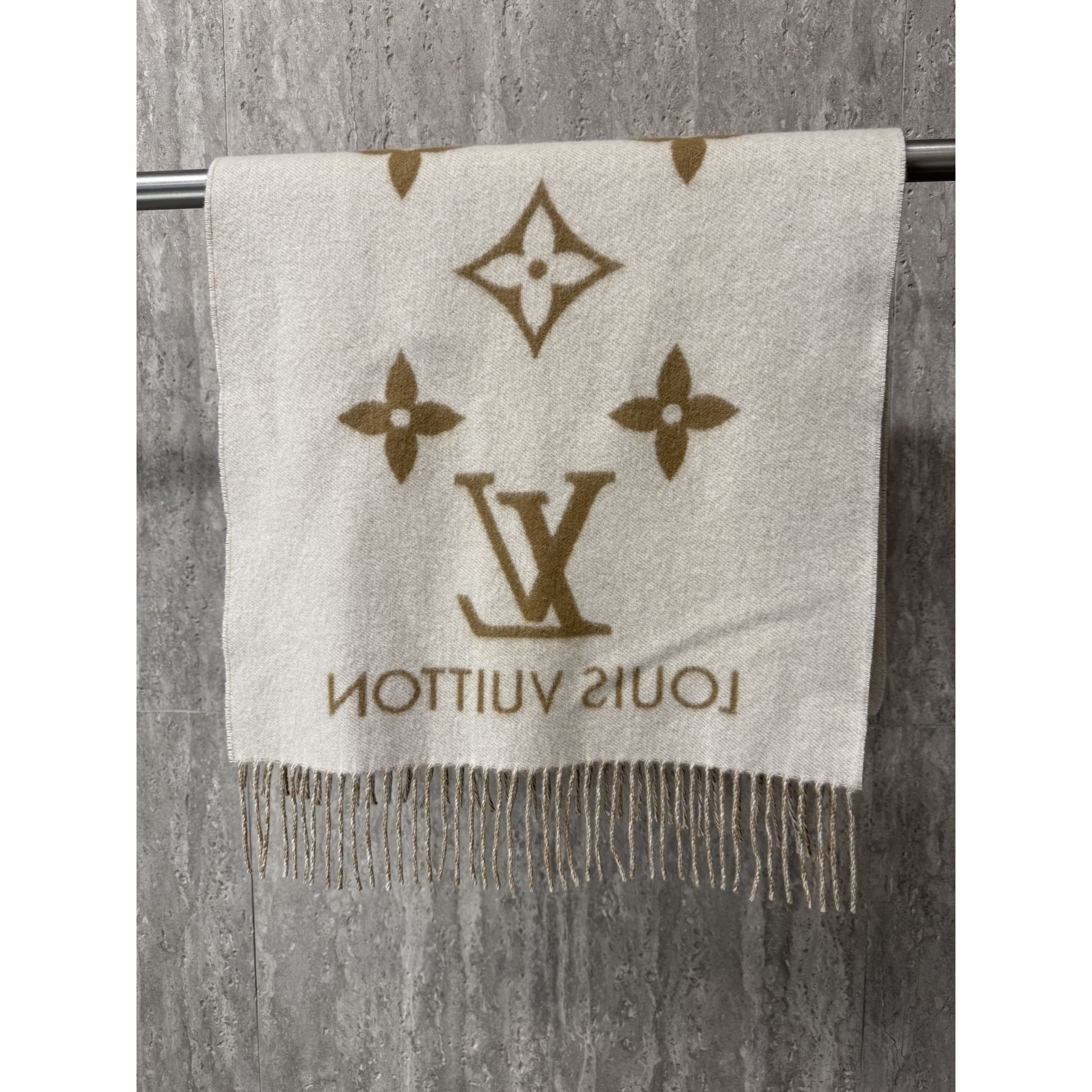 Louis Vuitton LOUIS VUITTON Monogram Reversible 100% Cashmere Scarf In Cre Size ONE SIZE - 5 Thumbnail