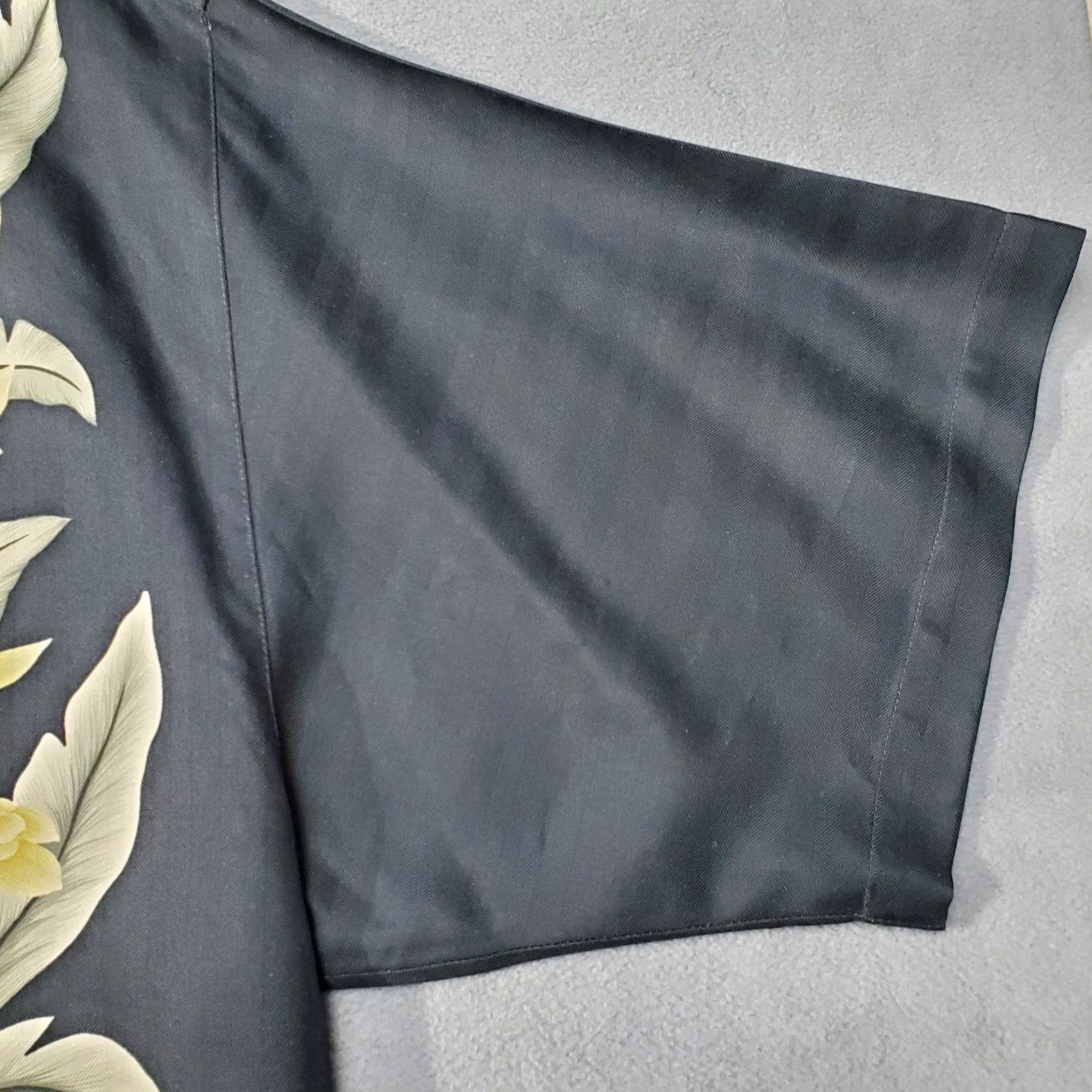 Tommy Bahama Tommy Bahama Shirt Mens Large Blue Silk Short Sleeve Button-Up Collared Floral Pattern Beach Casual Hawaii Tropical Size US L / EU 52-54 / 3 - 2 Thumbnail