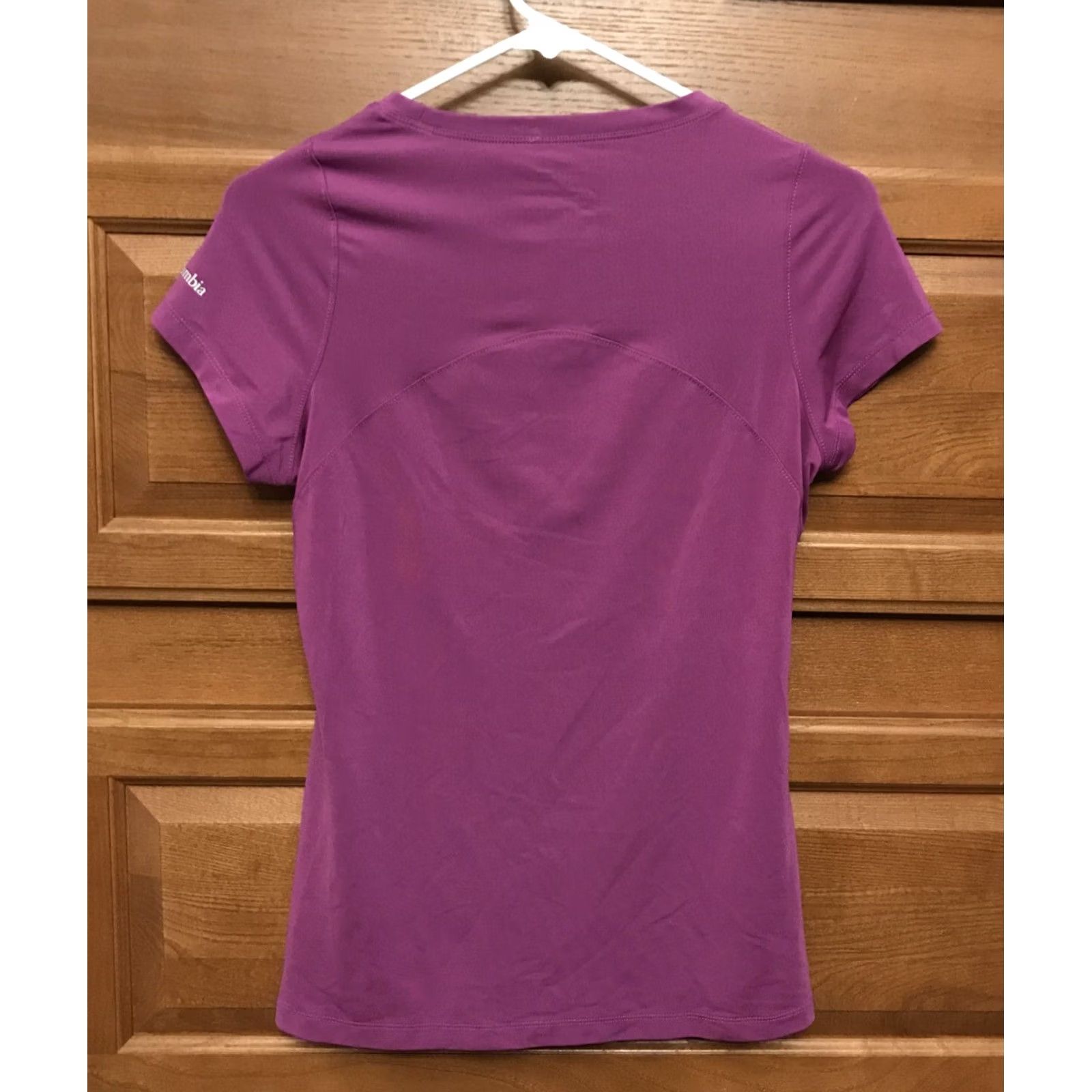 Vintage Columbia T-Shirt Women's SMALL Purple V-Neck Omni-Shade Omni-Wick Sun Protection Activewear Short Sleeve Regular Fit Adult Small Womens Shirts Size S / US 4 / IT 40 - 2 Thumbnail