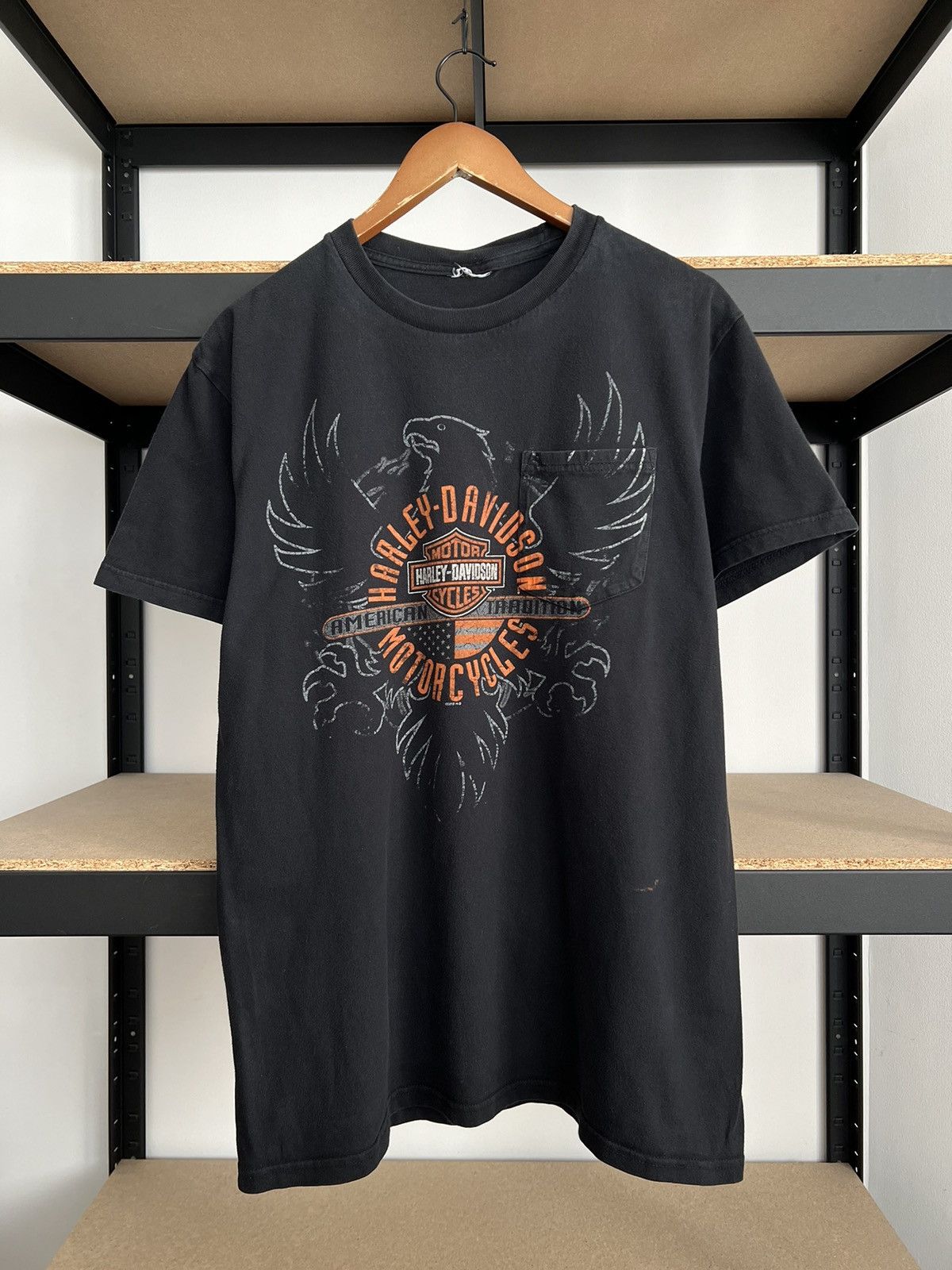 Harley Davidson Vintage 2010 Harley Davidson Eagle Pocket Black T-shirt Size US L / EU 52-54 / 3 - 3 Thumbnail