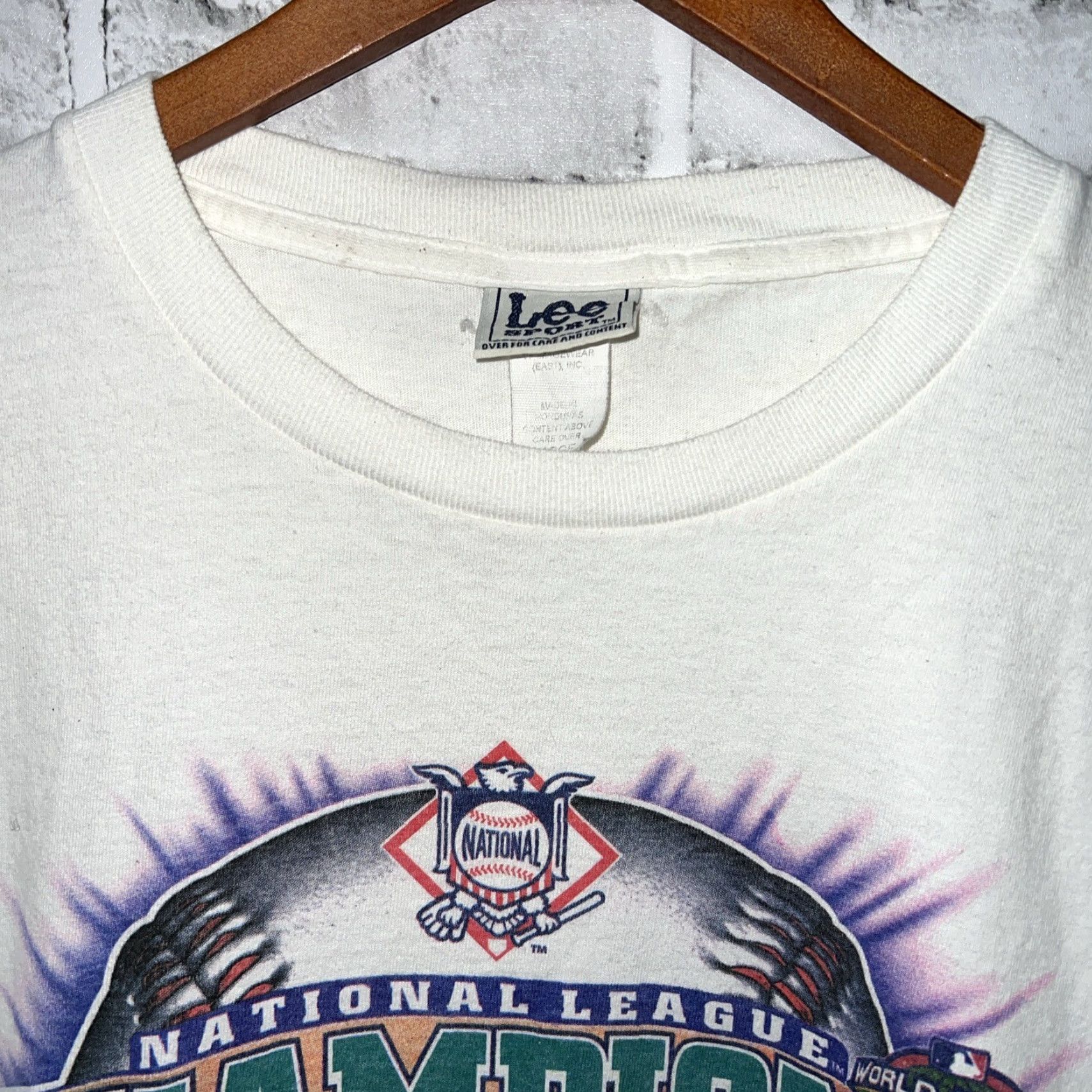 Lee Lee 2001 Diamond Backs National League Champions T-Shirt Mens Size L Size US L / EU 52-54 / 3 - 3 Thumbnail