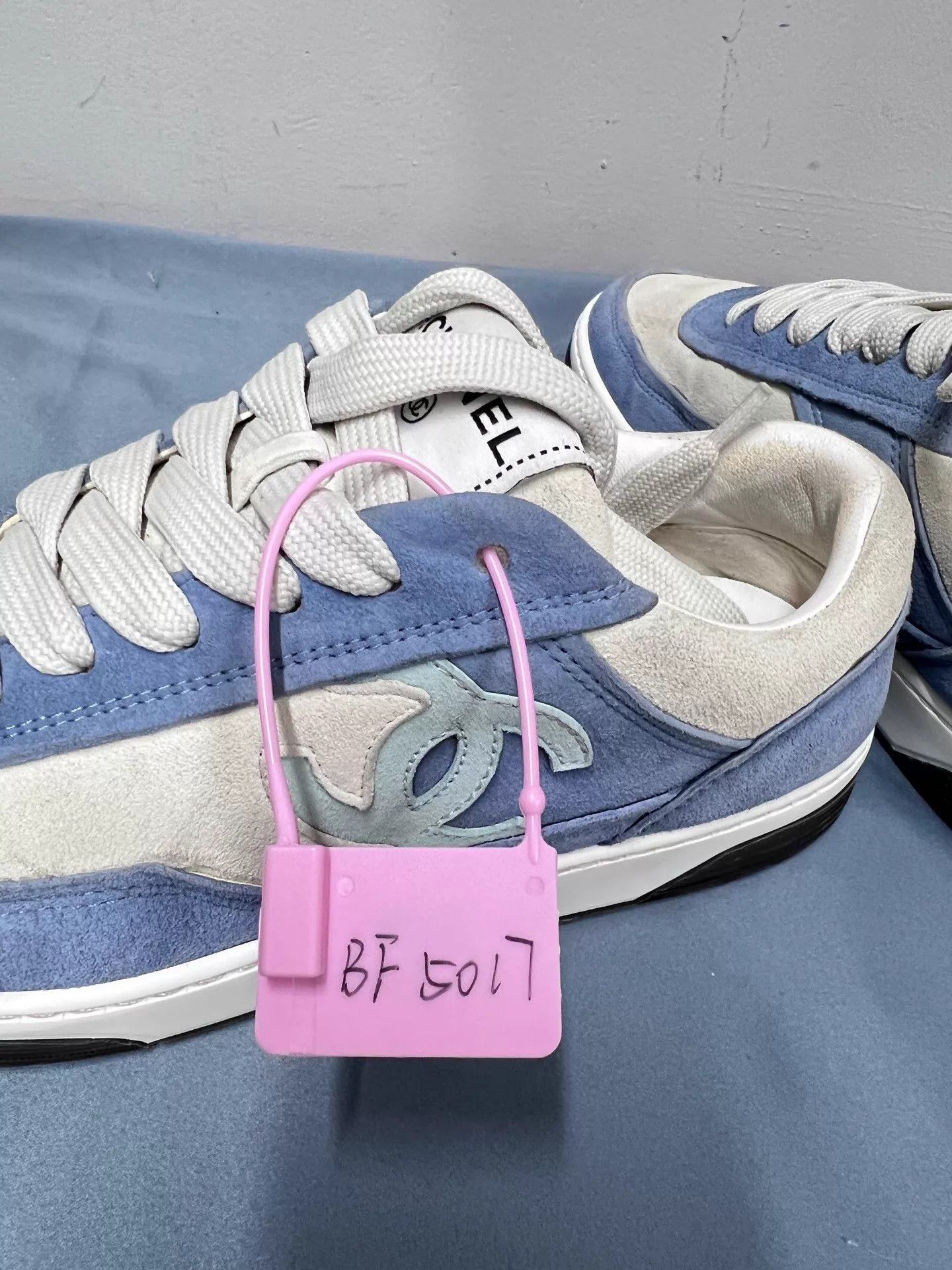 Chanel Chanel 23P White Blue Low-Top Sneaker 37 BF5017 Size US 6.5 / IT 36.5 - 9 Thumbnail