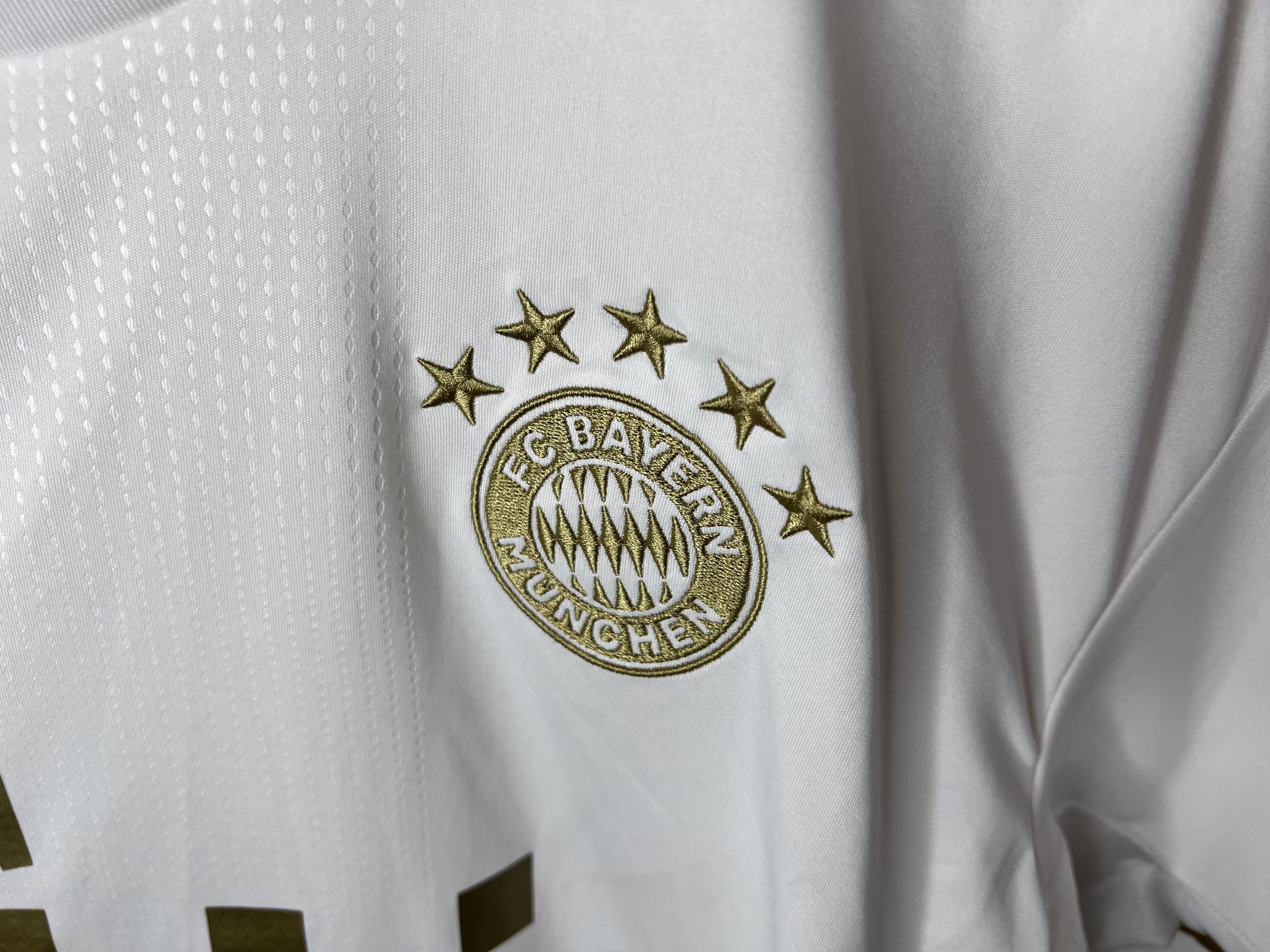 Adidas BAYERN MUNICH 2022 2023 AWAY FOOTBALL SHIRT SOCCER JERSEY Size US XL / EU 56 / 4 - 5 Thumbnail