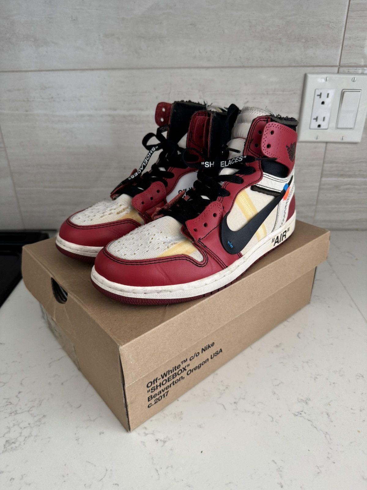 Jordan Brand × Nike × Off-White Chicago Nike Air Jordan 1 "OFF WHITE" (Size 8) Size US 8 / EU 41 - 3 Thumbnail