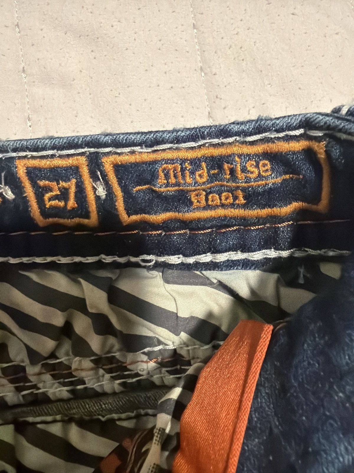True Religion True Religion Bedazzled Jeans Size 27 Size 27" / US 4 / IT 40 - 3 Thumbnail