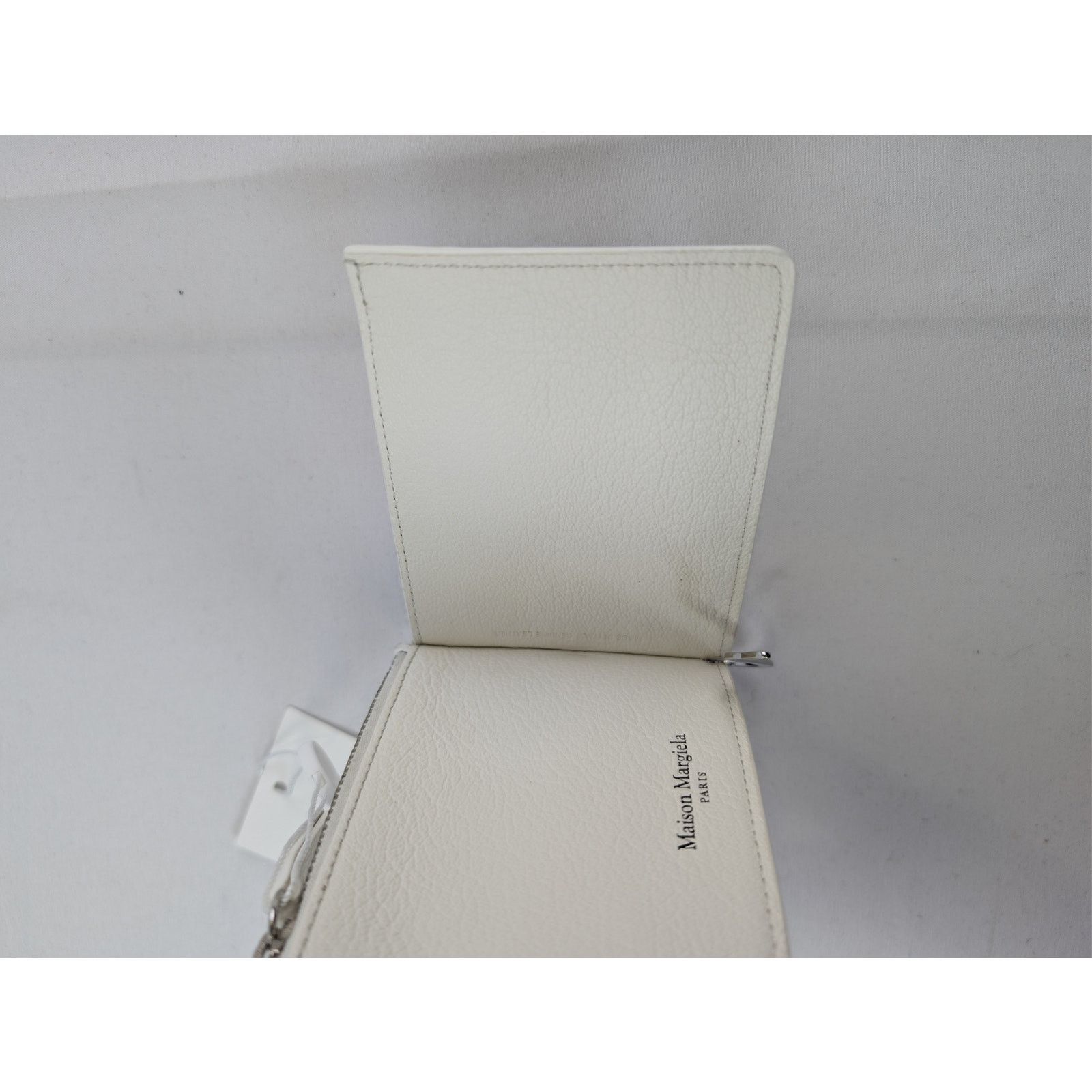 Maison Margiela o1rshd1 Size: OS / Grainy Leather Money Clip Wallet in White Size ONE SIZE - 8 Thumbnail