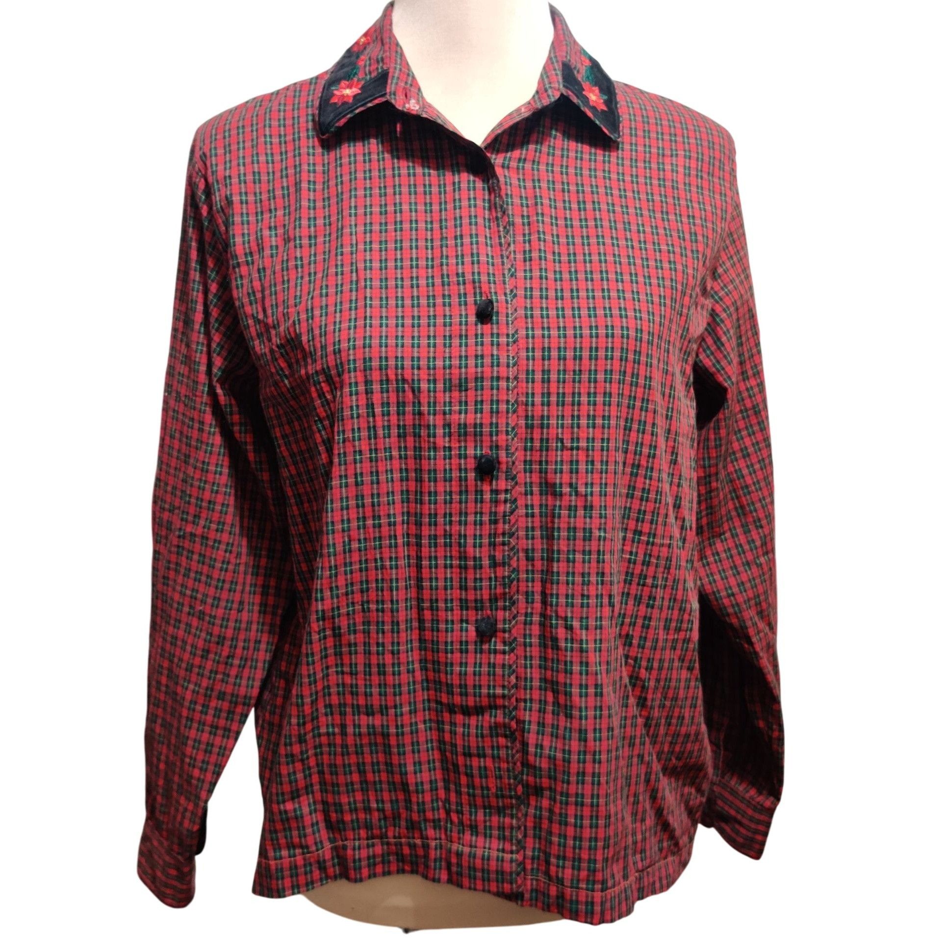Vintage Vintage Karen Scott M Red Green Plaid Button Shirt Embroider Size M / US 6-8 / IT 42-44 - 1 Thumbnail