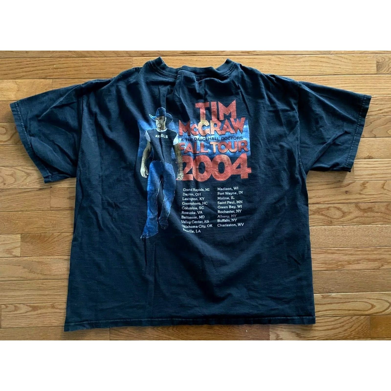 Delta Tim McGraw Fall Tour 2004 Mens T-Shirt Sz XL Double Sided Graphic Black Delta Crew Neck Short Sleeve T-Shirt Size US XL / EU 56 / 4 - 2 Thumbnail