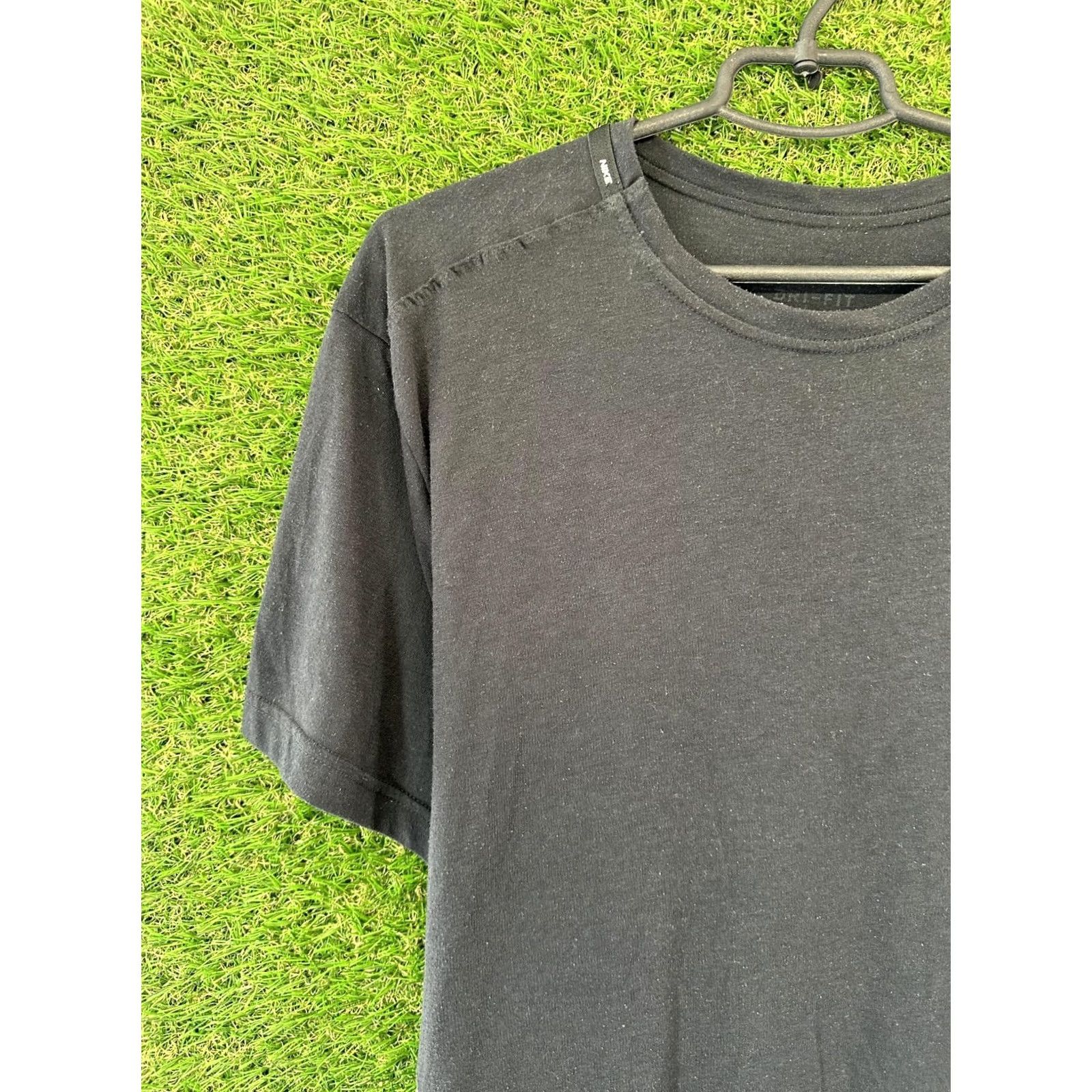 Nike NIKE T-SHIRT Casual Short Sleeve Mens XL Black Original Swoosh Jersey 2020 Size US XL / EU 56 / 4 - 4 Thumbnail