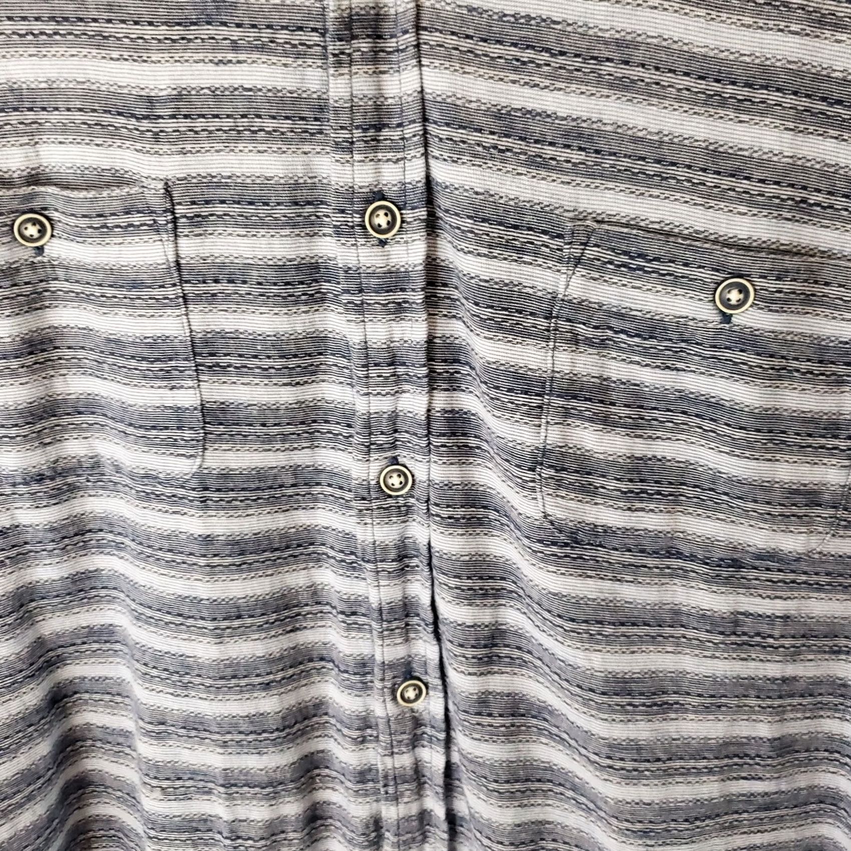 Vintage ROWM Button-Up Shirt XL Men Blue Gray White Striped Short Sleeve Casual Denim Look Soft Feel Shirt Size US XL / EU 56 / 4 - 4 Thumbnail