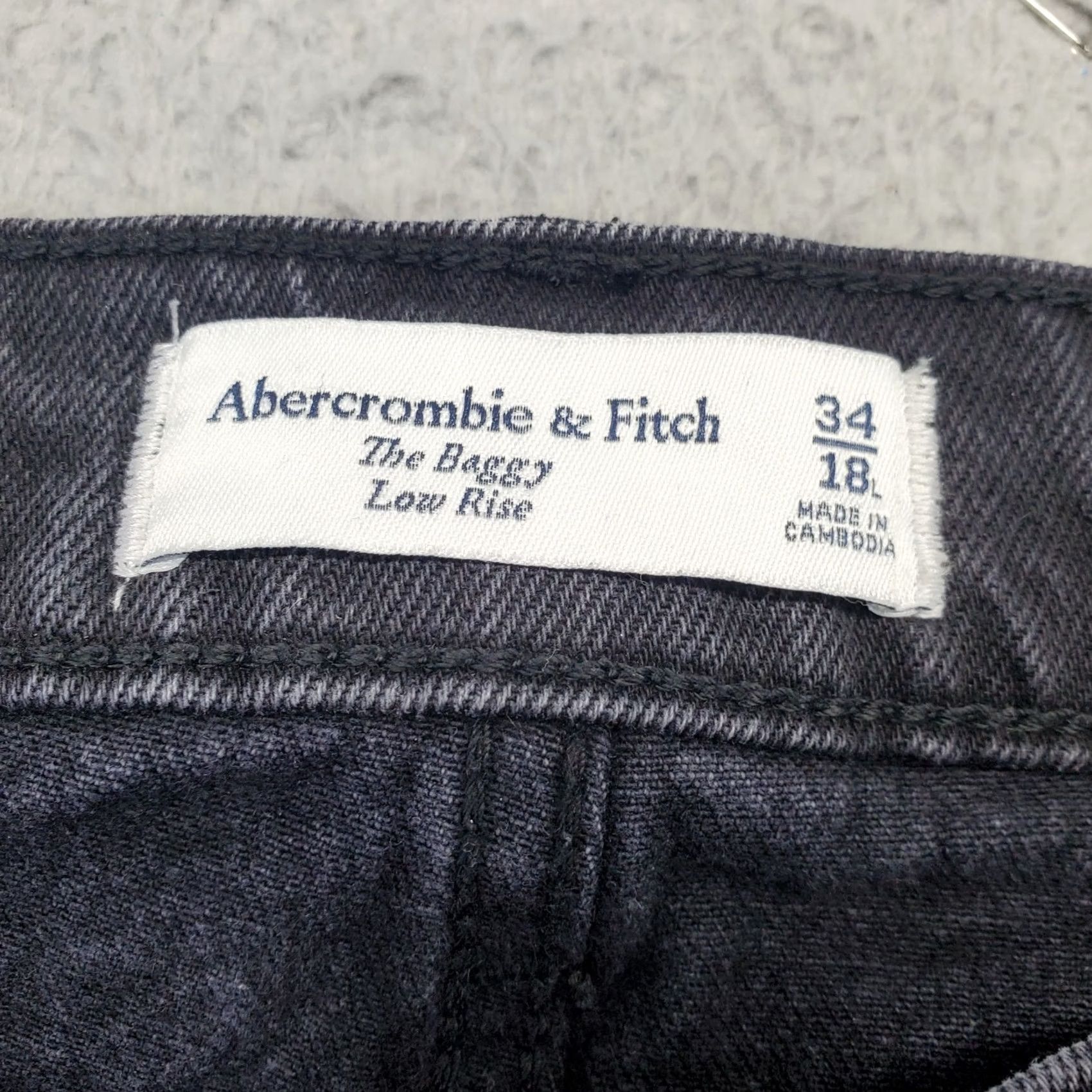 Abercrombie & Fitch Abercrombie & Fitch Jeans Mens Size 34/18 Black Denim Flat Front Low Rise Baggy Skinny? 5-Pocket Regular Straight Size US 34 / EU 50 - 6 Thumbnail