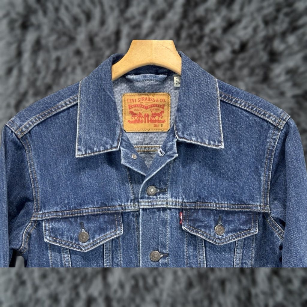 Levi's VINTAGE Levi’s Denim Trucker Jean Jacket Men’s Small Medium Wash Classic Timeless Denim Jacket Mens Blue Size US 29 - 1 Thumbnail