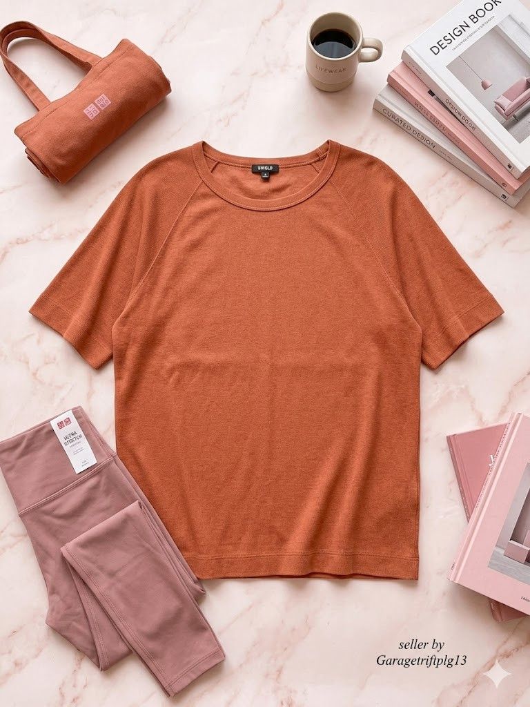 Uniqlo KAOS UNIQLO BROWN Size US L / EU 52-54 / 3 - 1 Preview