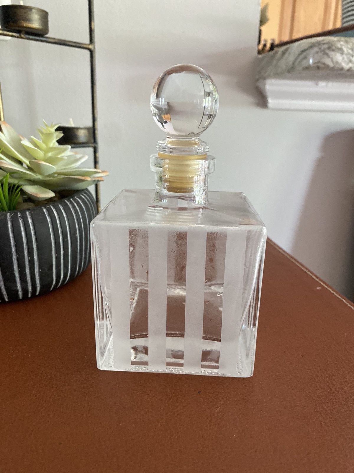 Other BEAUTIFUL LARGE VINTAGE ETCHED STRIPED GLASS PERFUME BOTTLE Size ONE SIZE - 4 Thumbnail