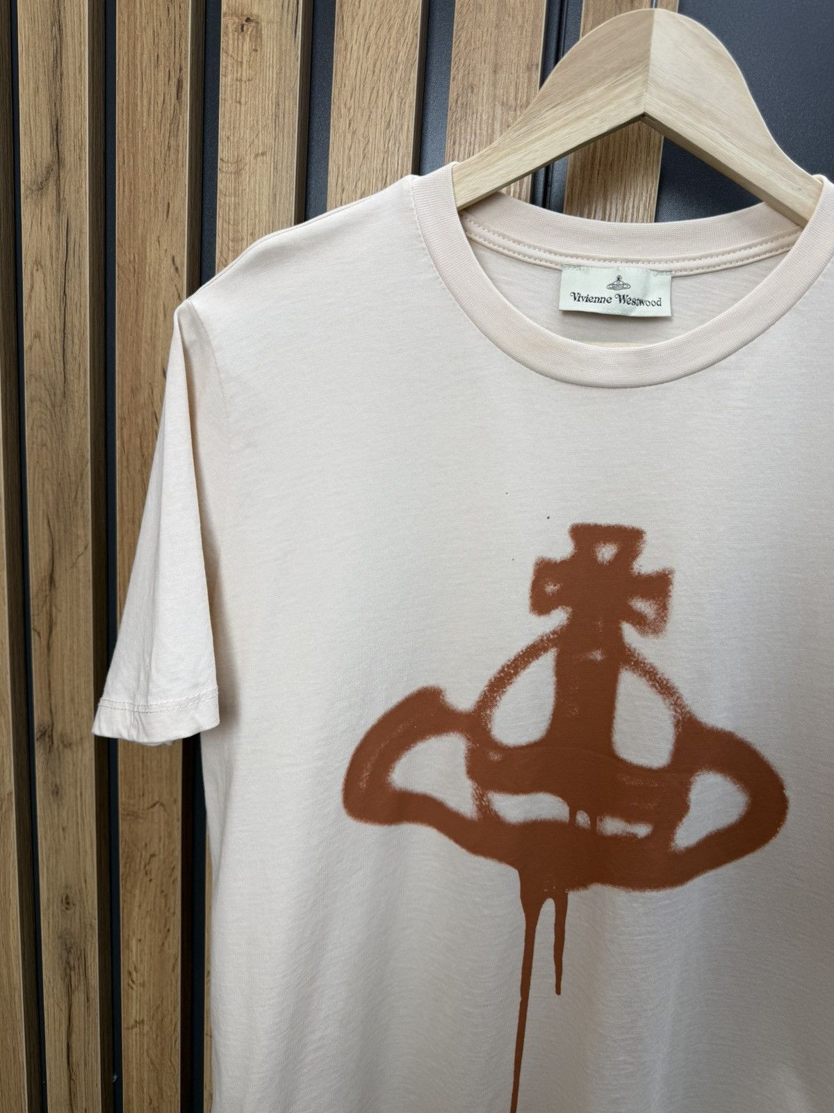 Vivienne Westwood Vivienne Westwood Orb Spray Logo T-Shirt Size M Size US M / EU 48-50 / 2 - 5 Thumbnail