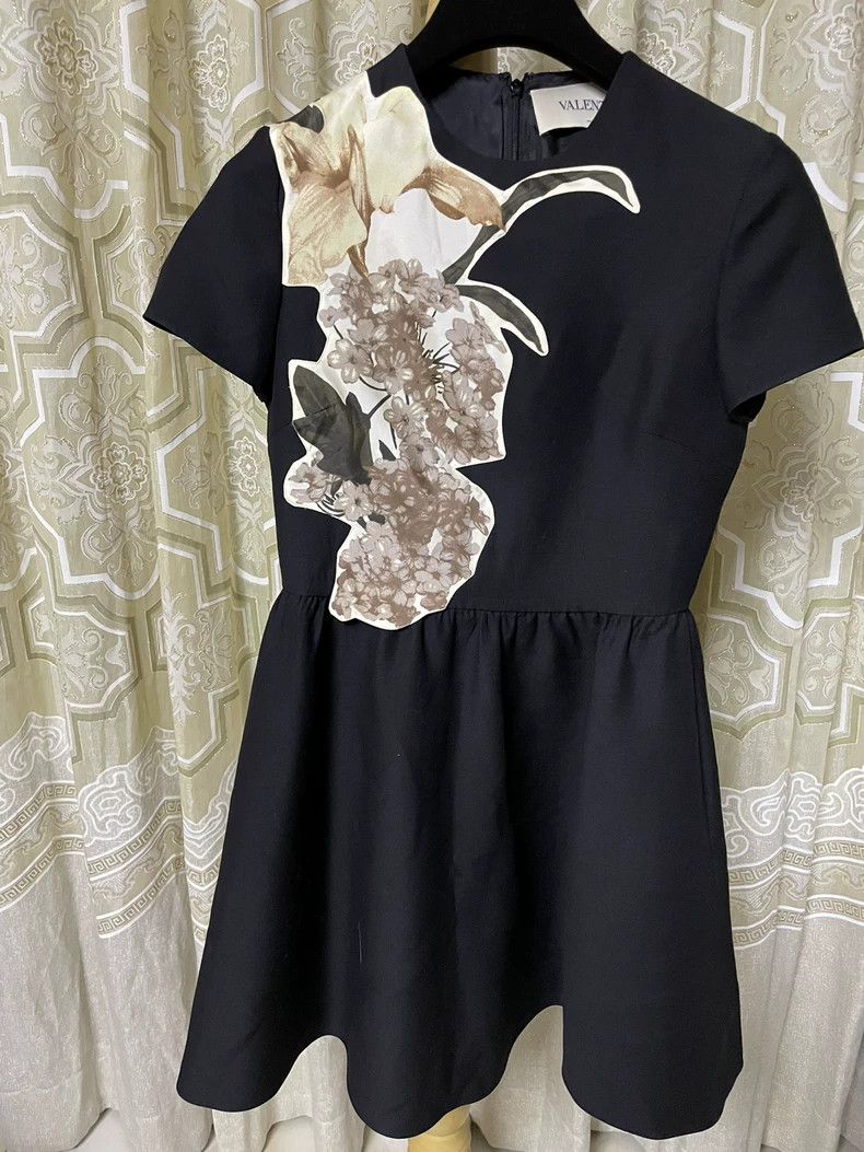 Valentino Valentino Classic little black dress Size M / US 6-8 / IT 42-44 - 1 Thumbnail