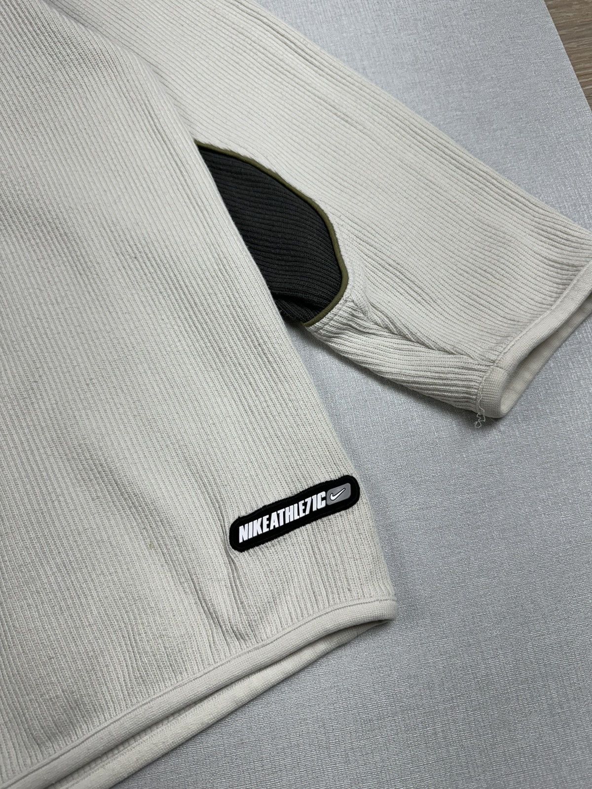 Nike × Vintage Men’s Vintage Nike V-Neck Sweatshirt size XL Size US XL / EU 56 / 4 - 3 Thumbnail