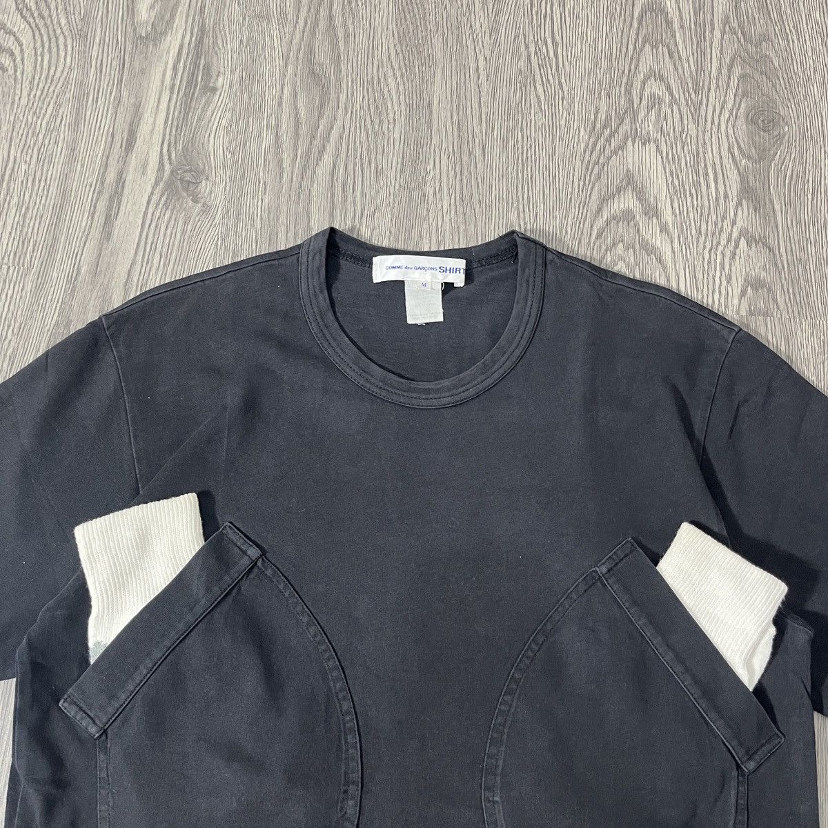 Comme des Garcons SHIRT 2000s Comme Des Garcons Shirt Gloves Pocket T-shirt Size US M / EU 48-50 / 2 - 2 Thumbnail