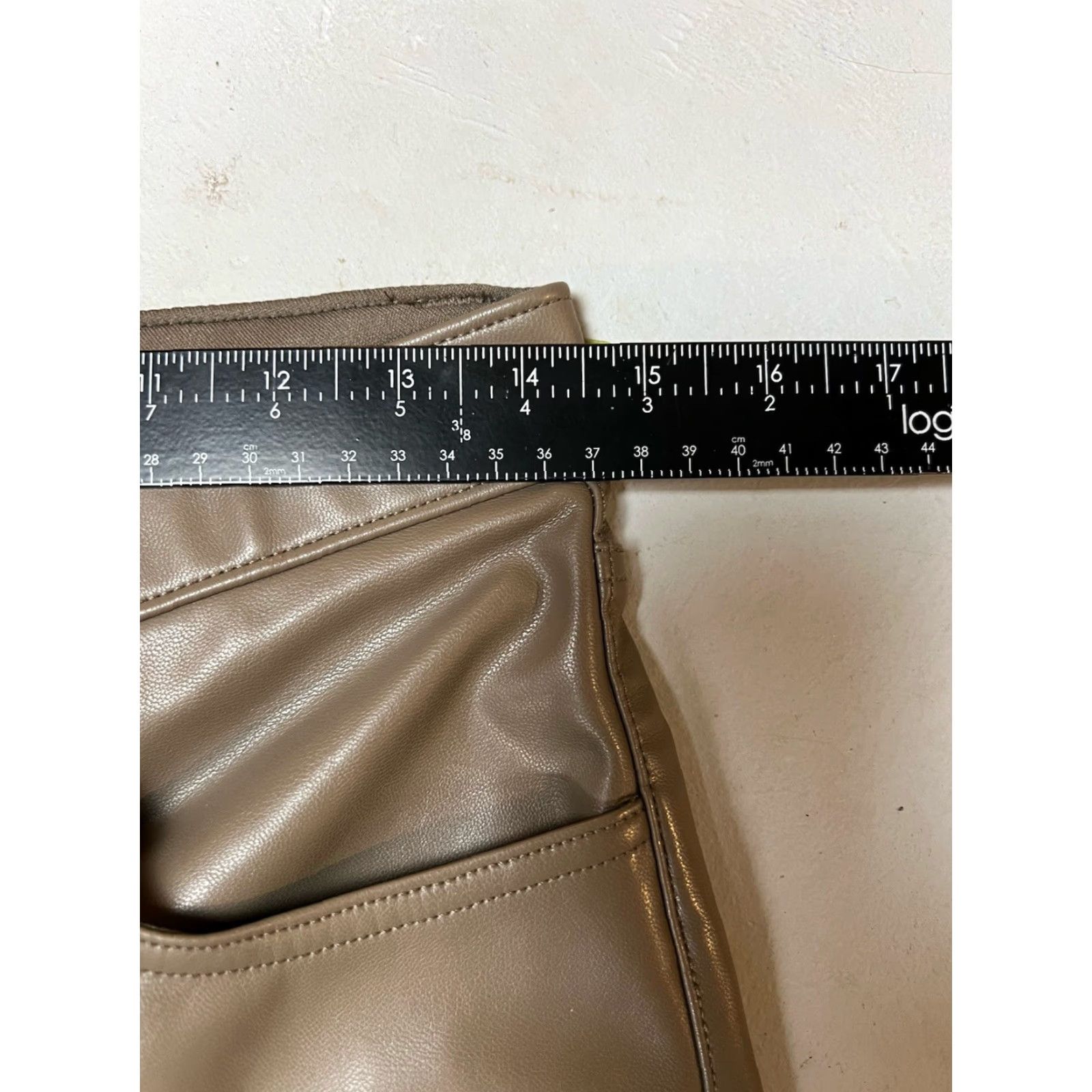 Abercrombie & Fitch VINTAGE Abercrombie & Fitch The 90s Straight Ultra High rise Vegan Leather Pants 29/8 Brown Womens Regular 90s Size ONE SIZE - 4 Thumbnail
