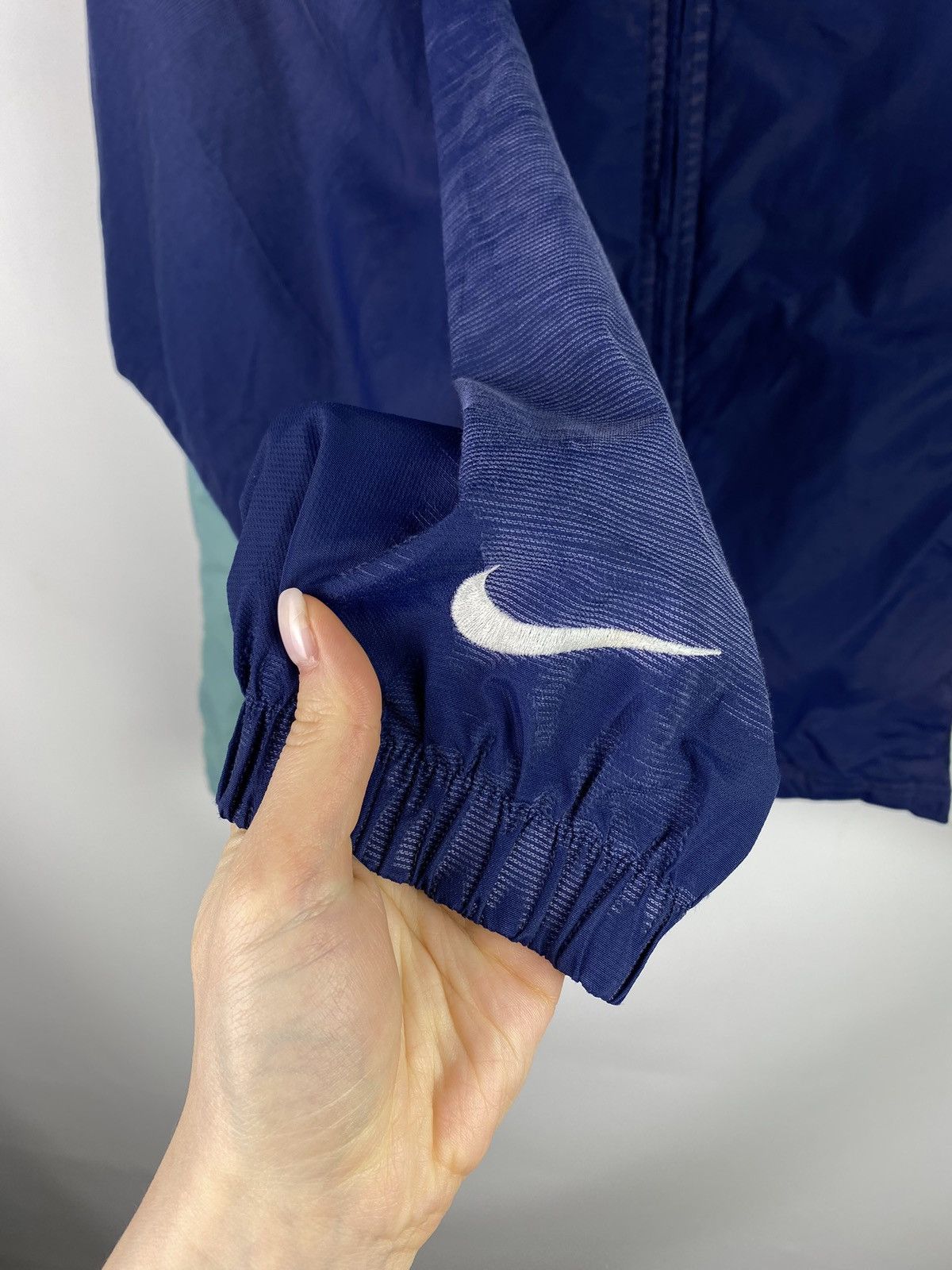 Nike VTG Nike Court men’s nylon windbreaker jacket size L Size US L / EU 52-54 / 3 - 9 Thumbnail