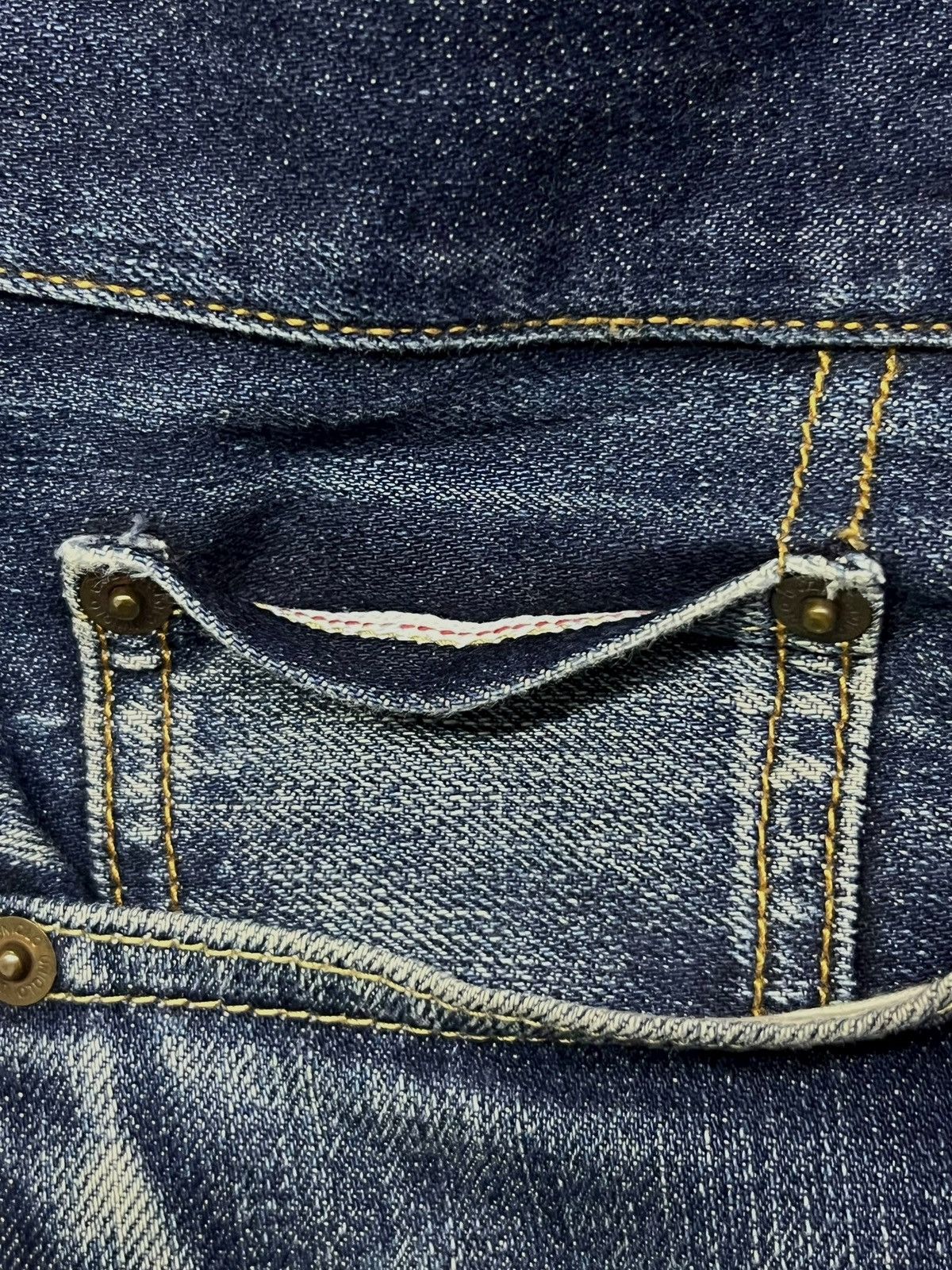Uniqlo Vintage Uniqlo Selvedge Denim Japan - Faded Wash, Distressed Size US 34 / EU 50 - 7 Thumbnail