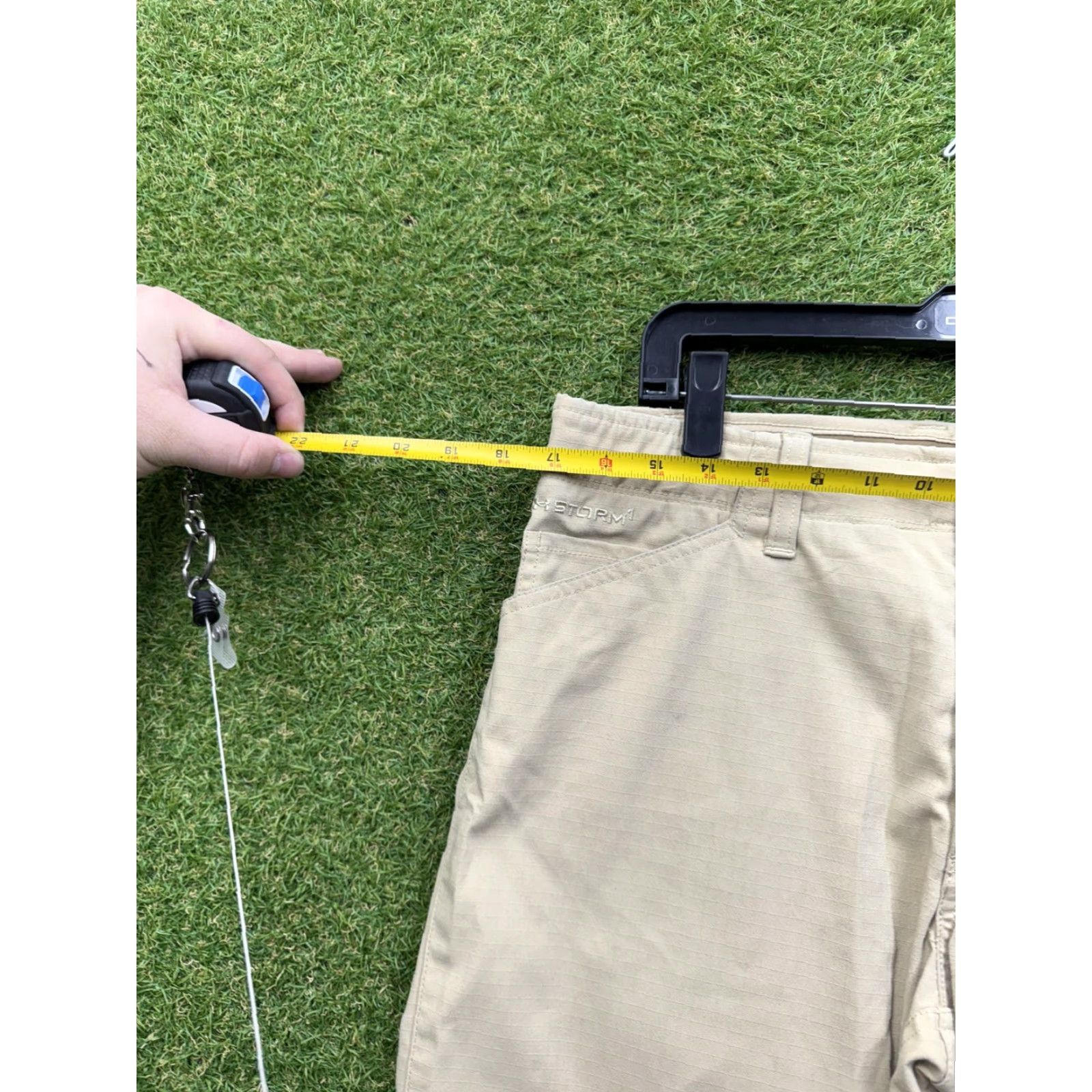 Under Armour Under Armour Pants Mens 35x32 Khakis Beige Water Resistant UA Storm Golf Nylon Polyester Pockets Zip Pocket Inseam 32 Rem Regular Mens Size US 32 / EU 48 - 4 Thumbnail