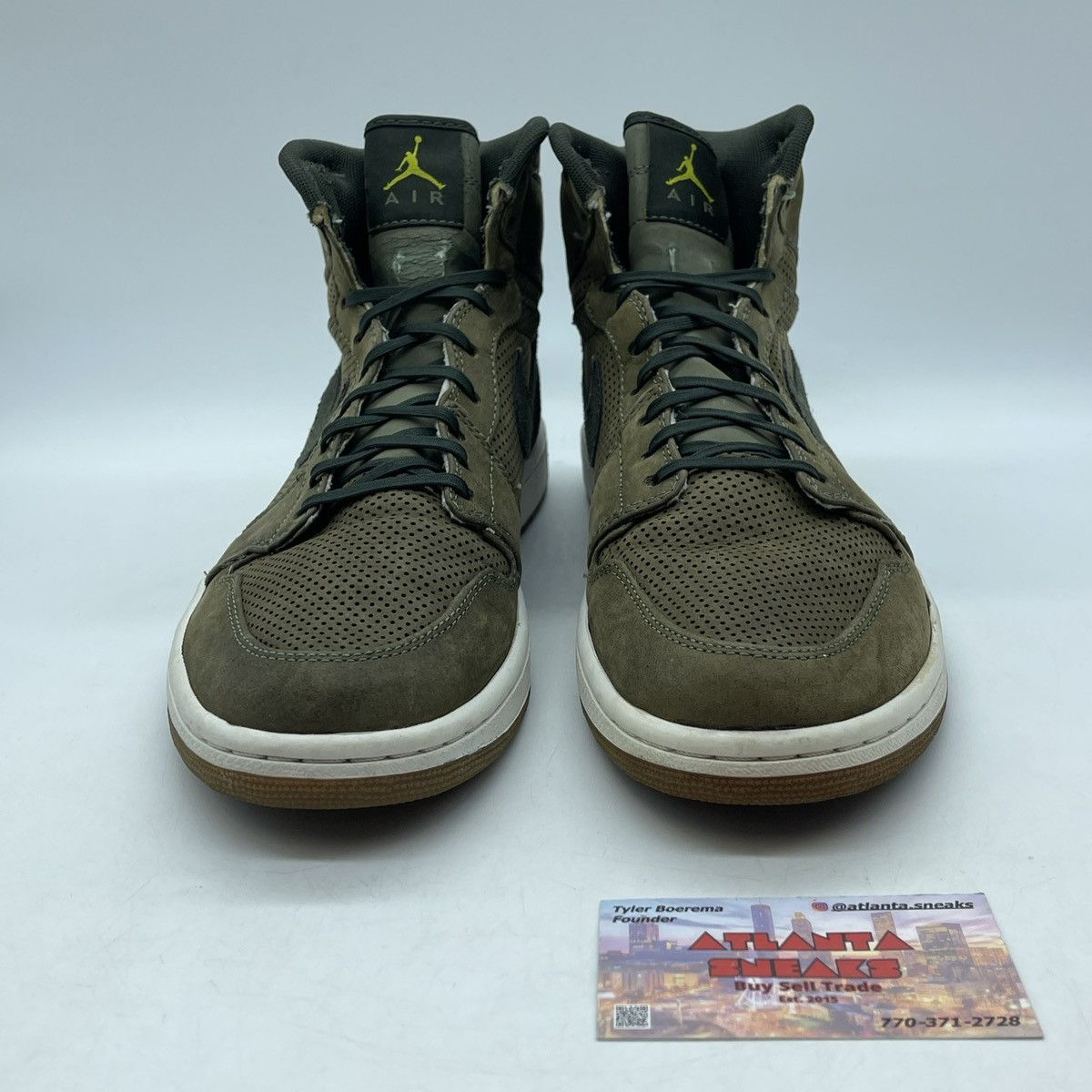 Jordan Brand Air Jordan 1 high urban haze Size US 11 / EU 44 - 2 Thumbnail