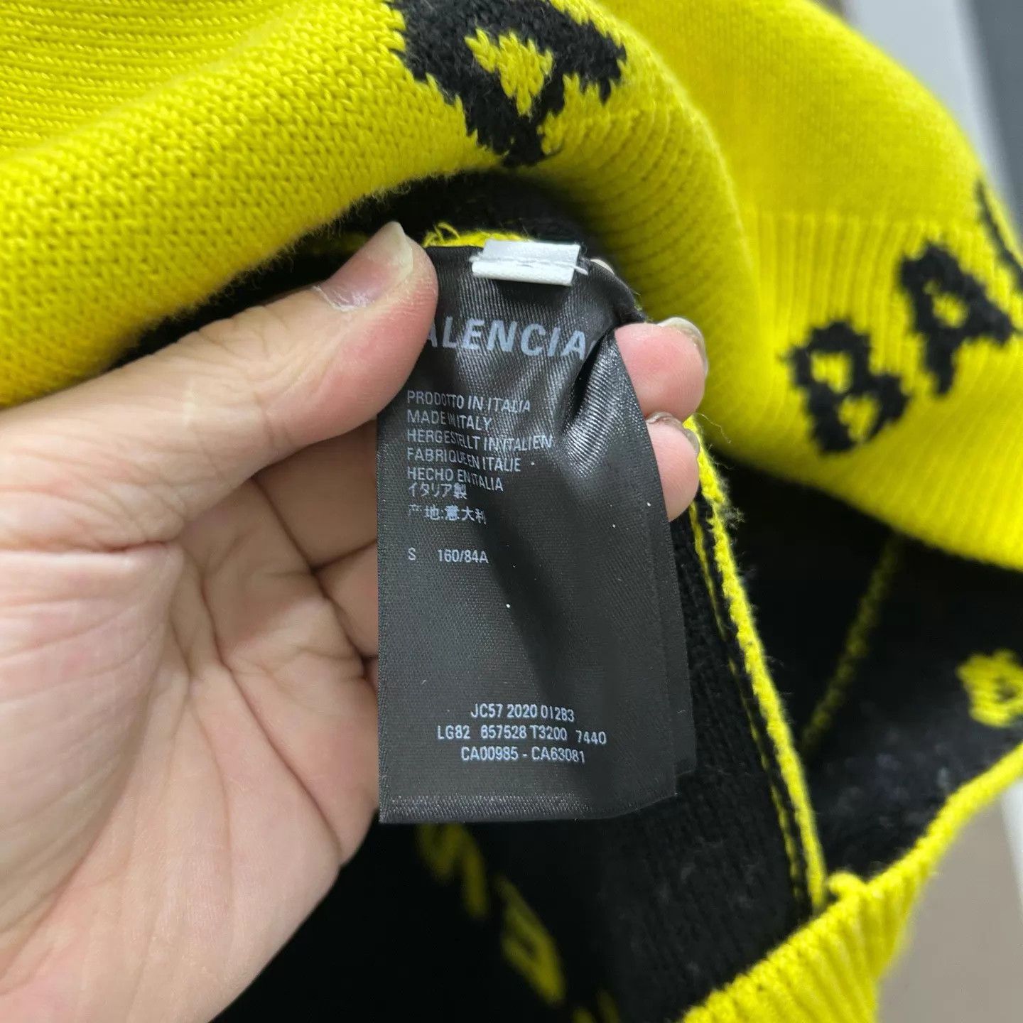 Balenciaga Balenciaga Yellow All Over Logo Sweater S 99 New Size S / US 4 / IT 40 - 4 Thumbnail
