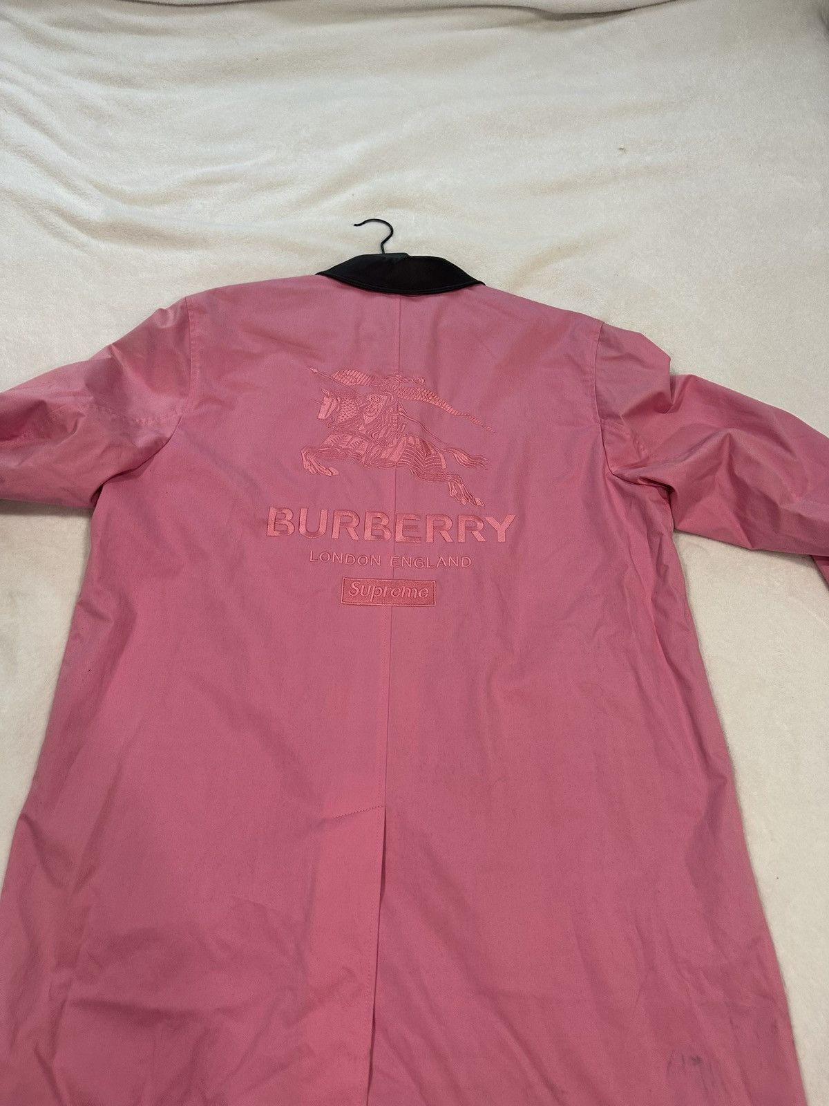 Burberry × Supreme Supreme X Burberry, pink trenchcoat size XL brand new Size US XL / EU 56 / 4 - 17 Thumbnail