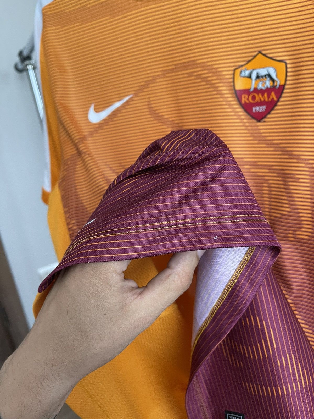 Nike 2018/2019 Nike AS Roma Soccer Jersey Pre Match T-Shirt Tee Size US XL / EU 56 / 4 - 16 Thumbnail