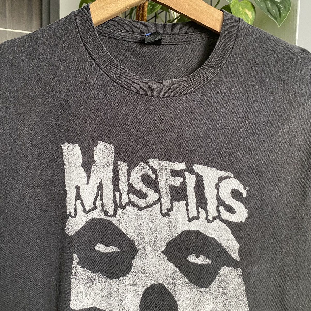 Misfits Thrashed Faded Vintage Y2K Misfits Punk Band ERD GRUNGE TEE Size US S / EU 44-46 / 1 - 3 Thumbnail