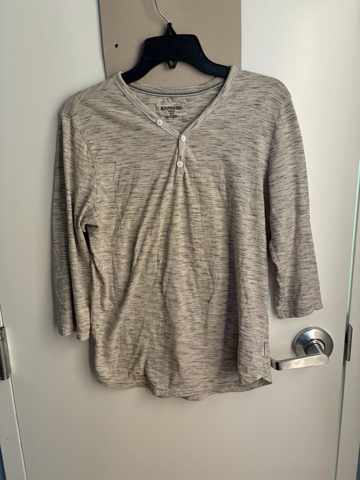 Express Express Men's Gray Henley Button Solid 3/4 Sleeve Size S Size US S / EU 44-46 / 1 - 1 Thumbnail