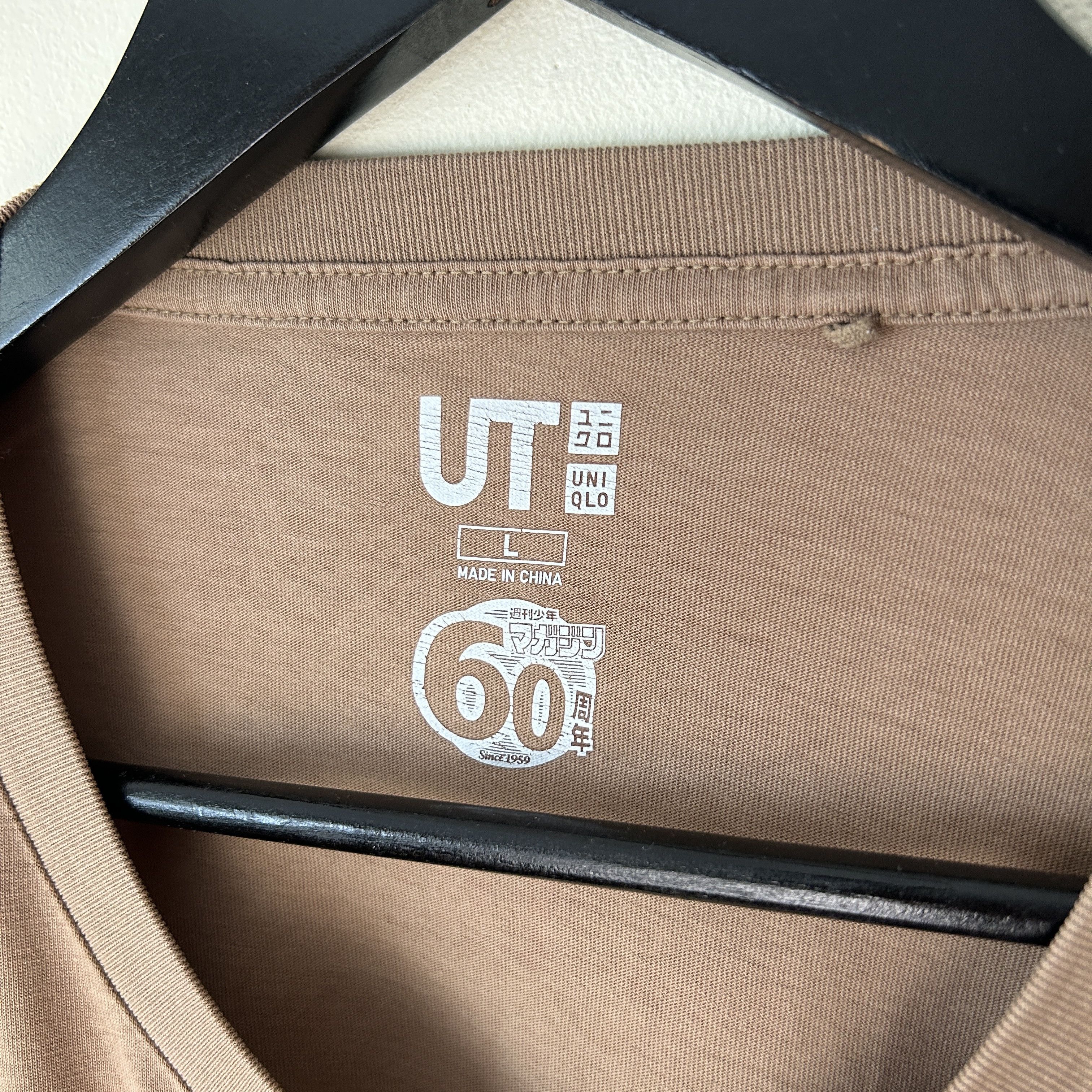 Uniqlo Uniqlo Attack On Titan T-shirt Size US L / EU 52-54 / 3 - 5 Thumbnail