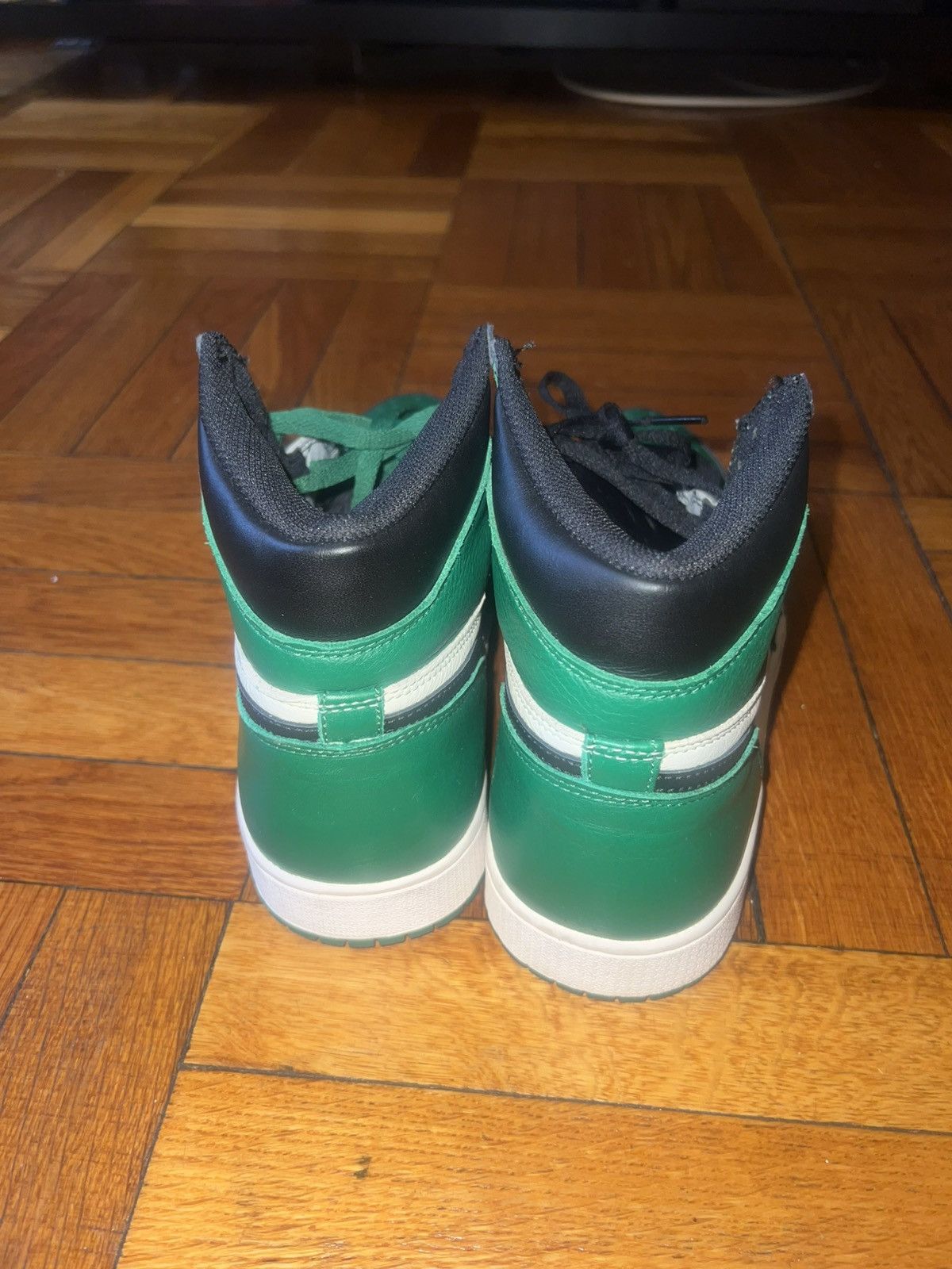 Jordan Brand Air Jordan 1 Retro High OG ‘Pine Green’ Size US 12 / EU 45 - 3 Thumbnail